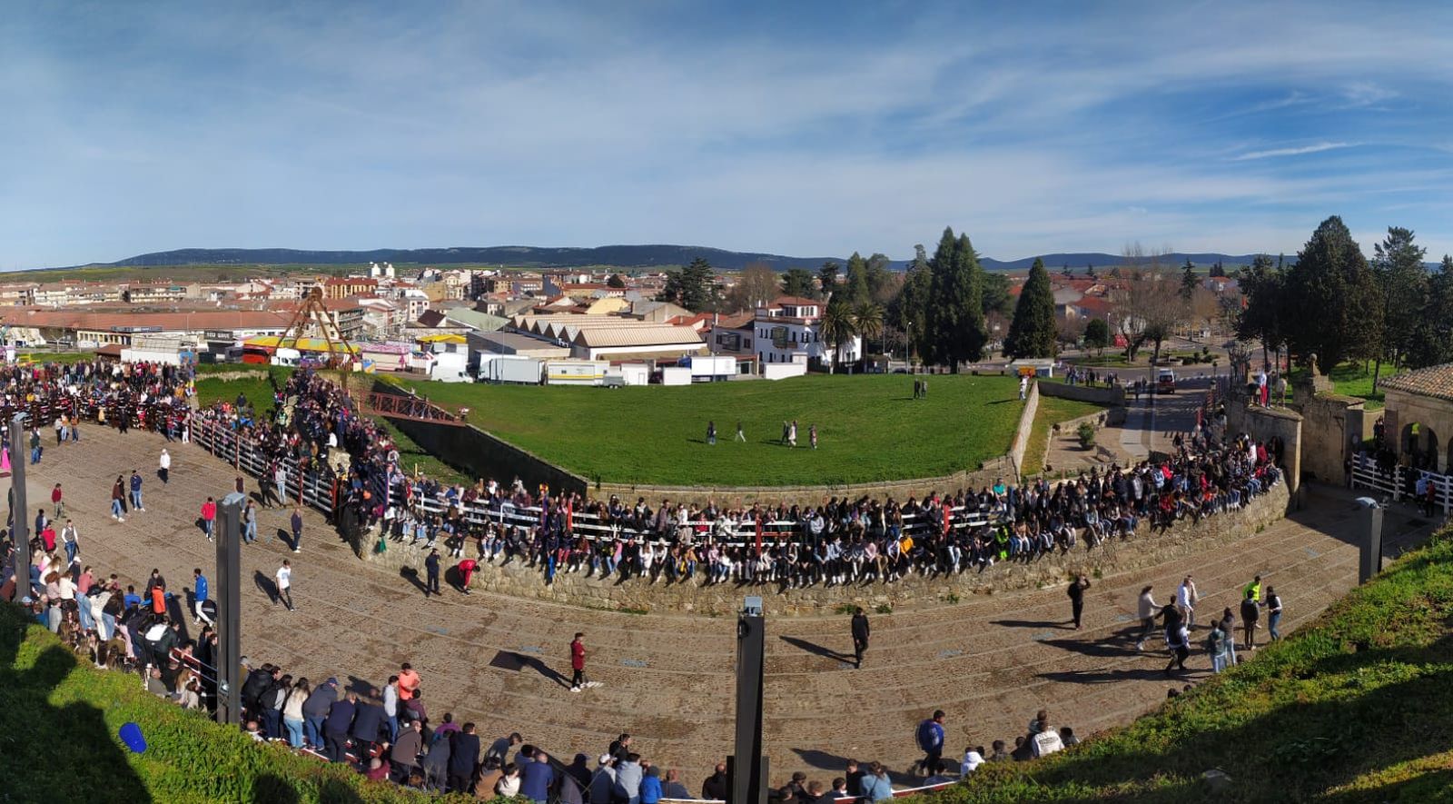ambiente-en-la-suelta-de-una-vaquilla-por-el-domingo-de-pinata-en-ciudad-rodrigo-4