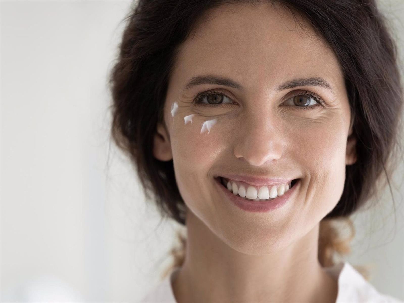 Con estos consejos conseguirás desinflamar de manera notable las bolsas bajo tus ojos. EP