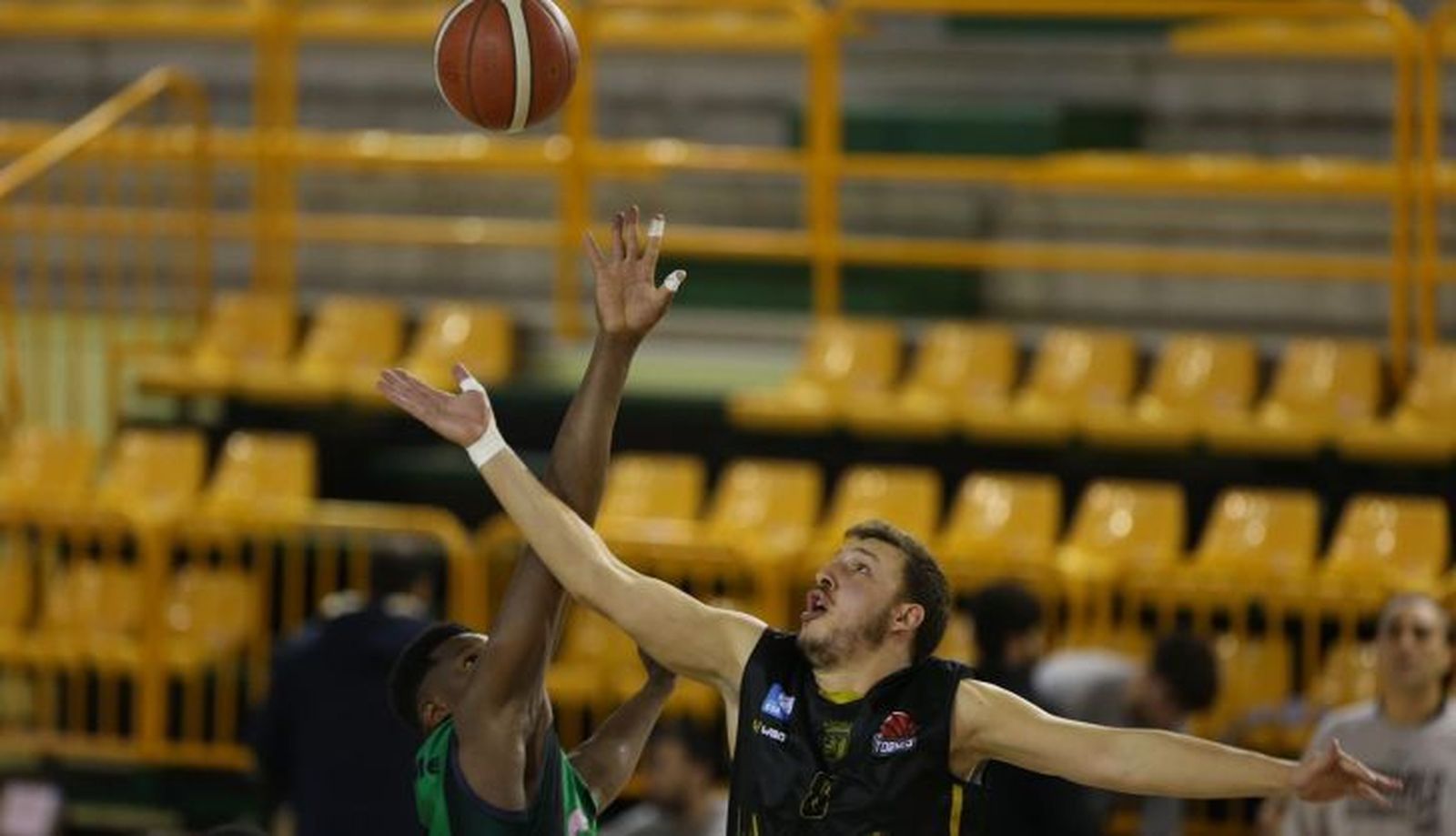 César Yáñez consiguió un doble doble ante Universidad de Valladolid | FOTO SALAMANCA24HORAS.COM