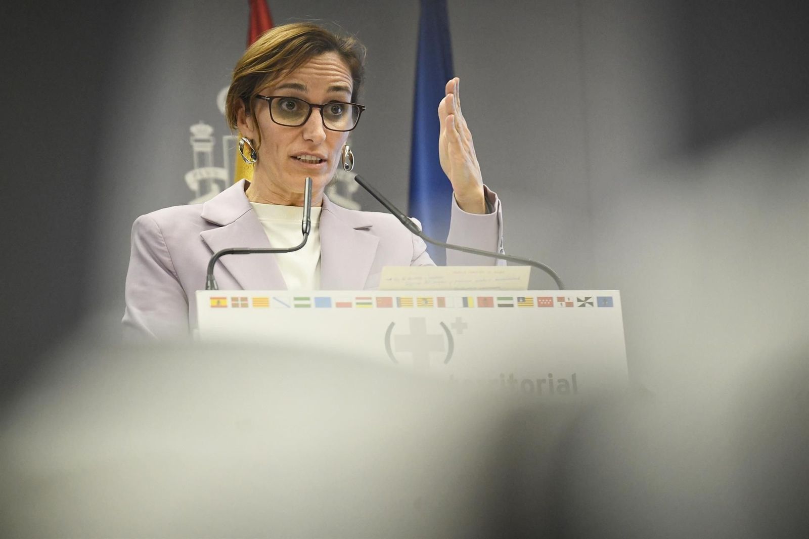 La ministra de Sanidad, Mónica García, durante una rueda de prensa tras el pleno del Consejo Internacional del Sistema Nacional de Salud (CISNS). EP