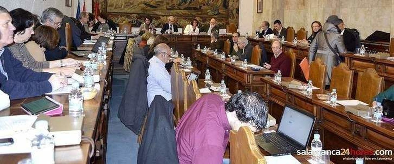 Un estudio revela que en 2023 ya no habrá personal laboral suficiente en la USAL