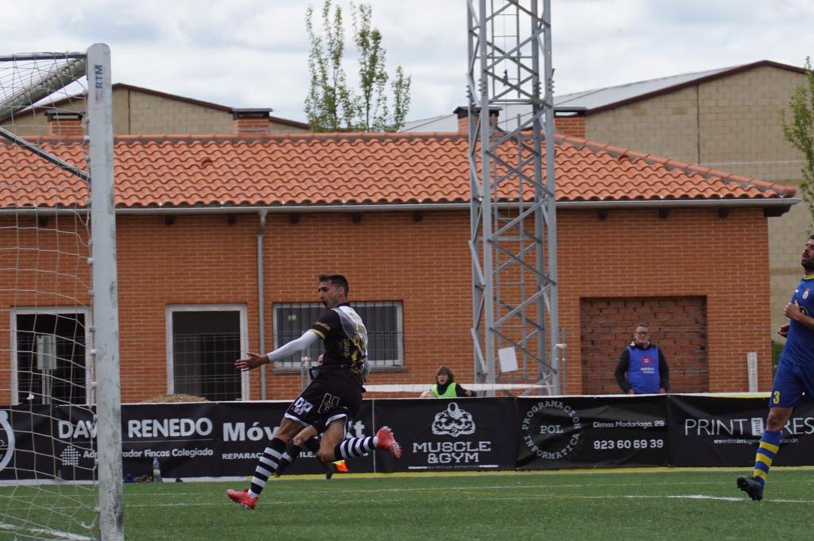 De Miguel celebra el 2-1 ante el Real Unión | FOTO SALAMANCA24HORAS.COM