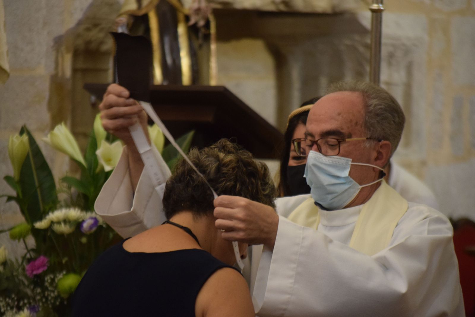 imposicion-de-escapularios-de-la-virgen-del-carmen-4