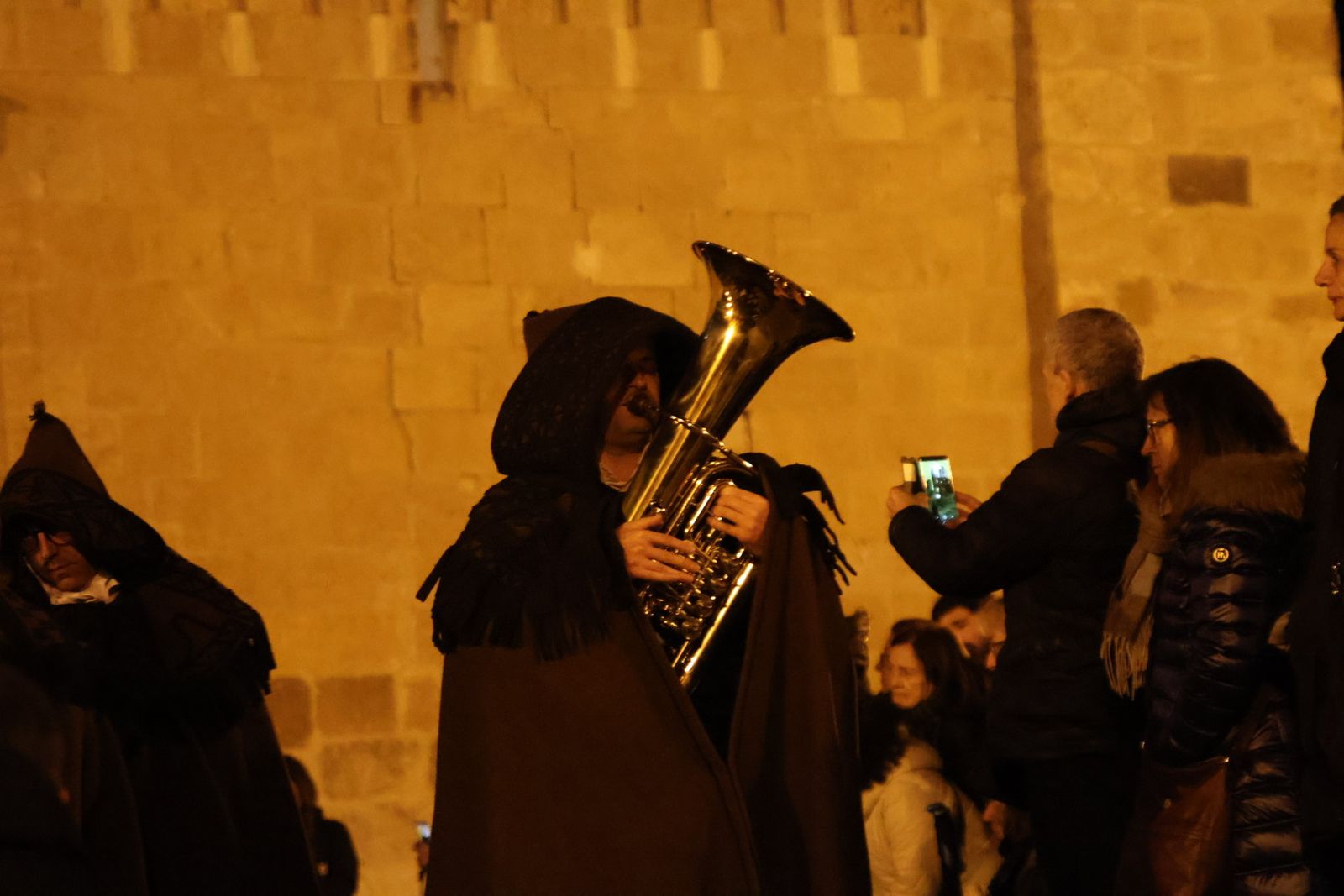 GALERÍA | Revive en imágenes la procesión de las Capas Pardas