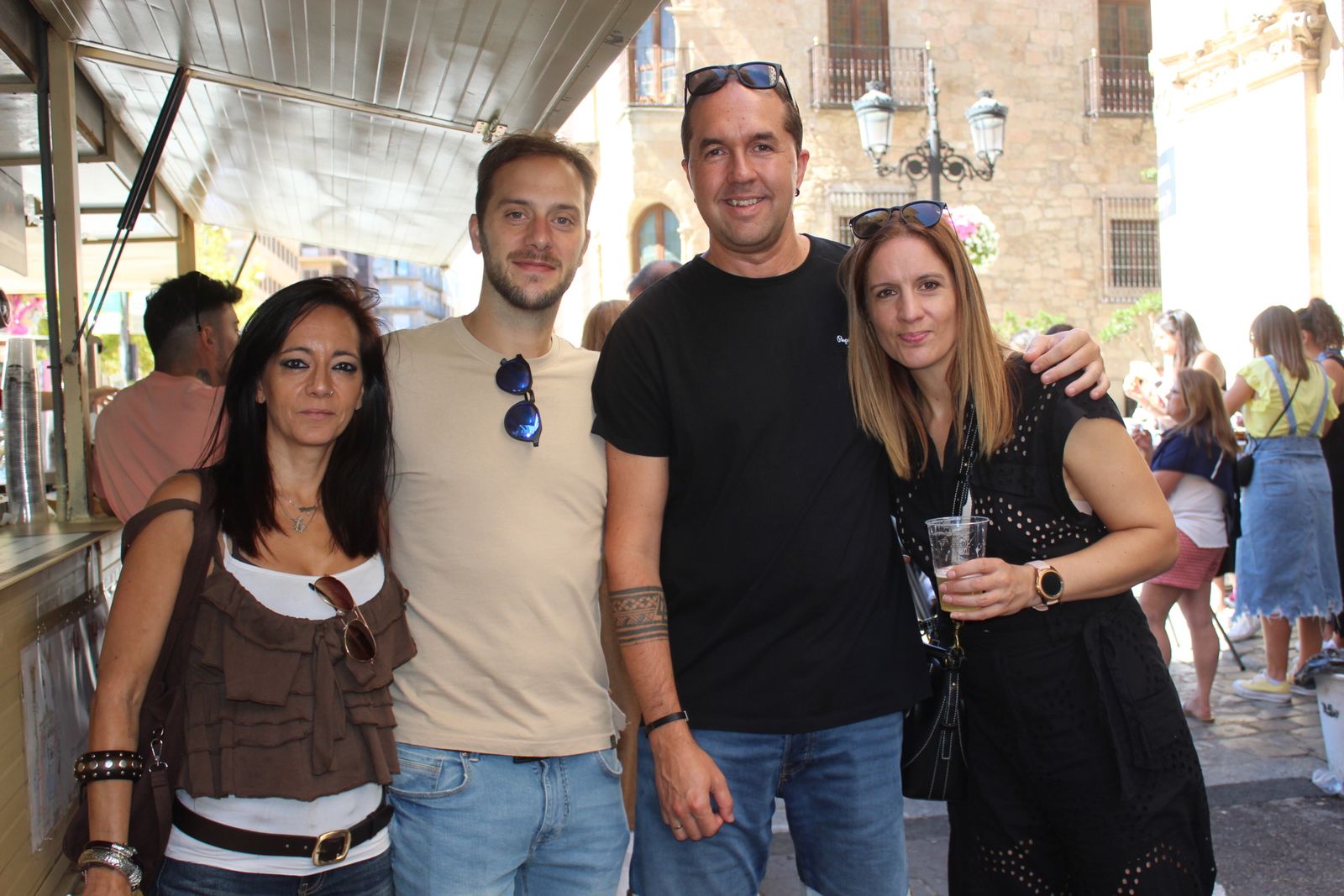 Ambiente en la Feria de Día en el mediodía de este domingo