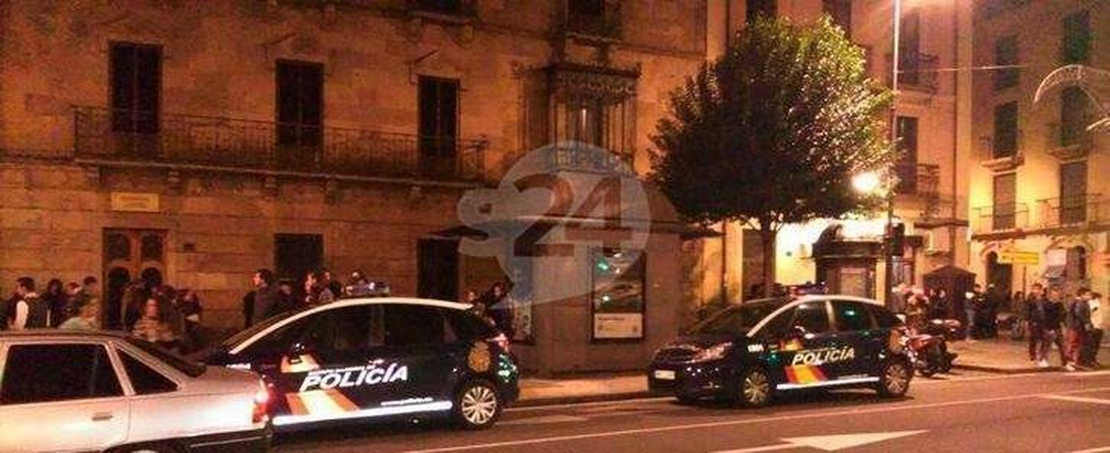 Detenido tras intentar robar por la fuerza una cartera a una joven en un bar