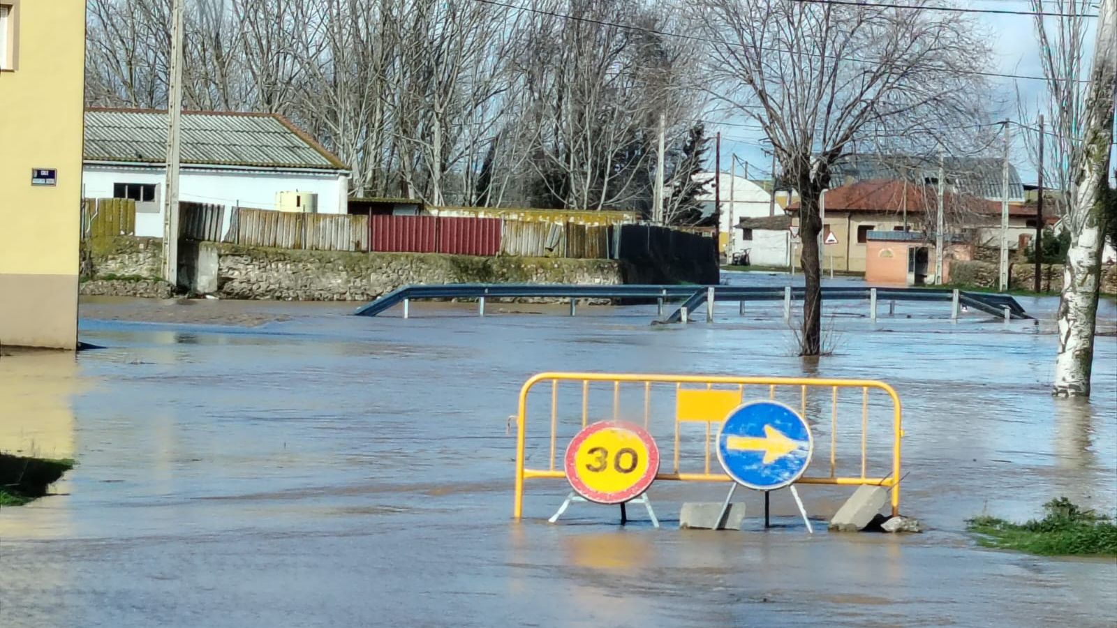 Carretera que une Valdecarros con Pedraza