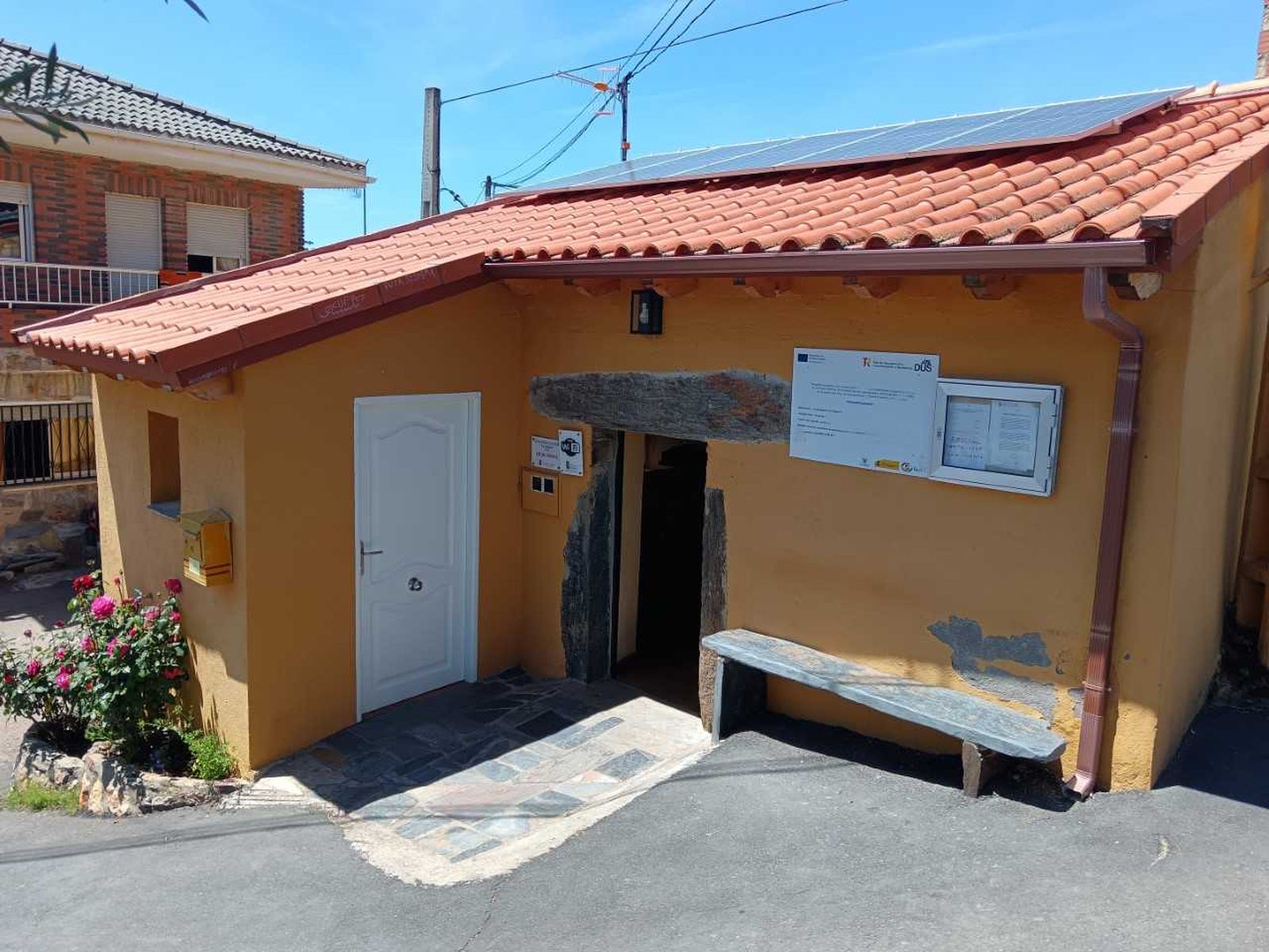 Bar de Latedo, Zamora, municipio de 50 habitantes.