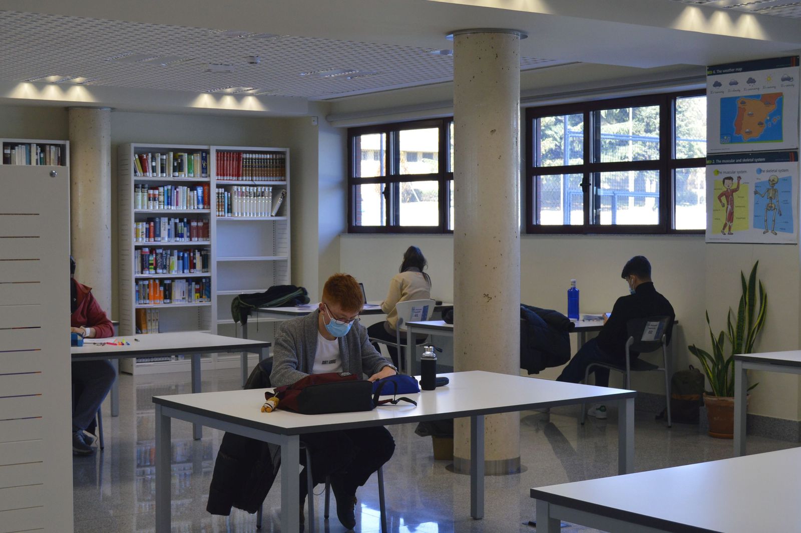 Biblioteca del edificio multiusos de la Universidad Pontificia de Salamanca