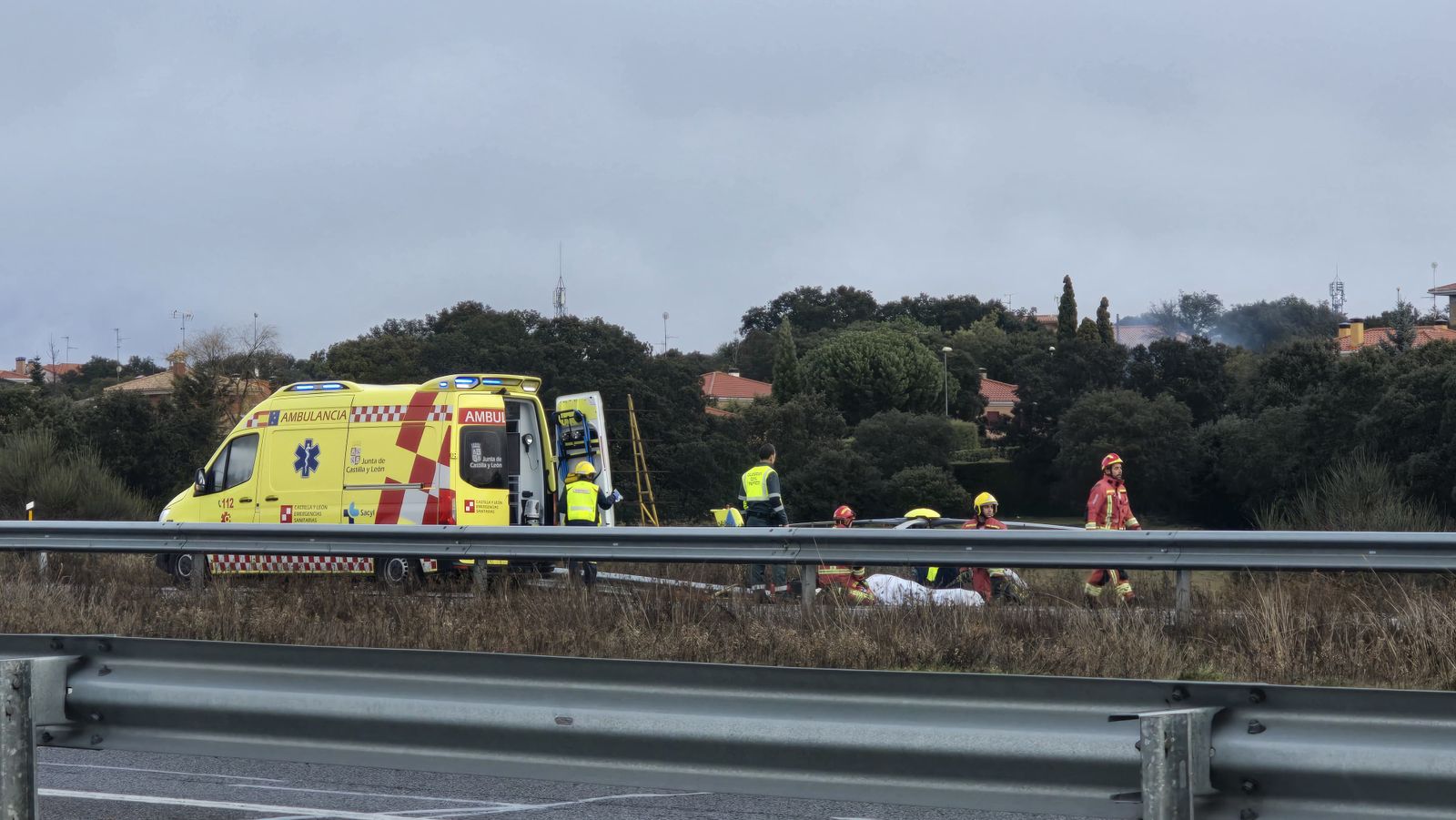 Dos heridos y una persona atrapada en un accidente en la A-66