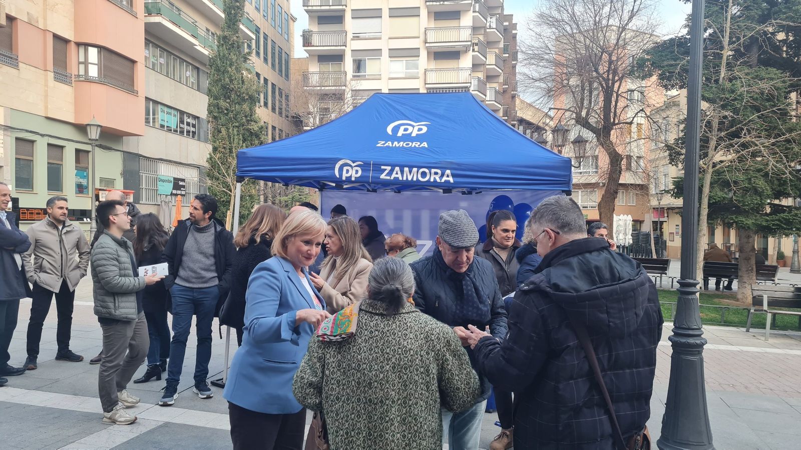 La mesa informativa instalada por el PP este martes en el centro de Zamora