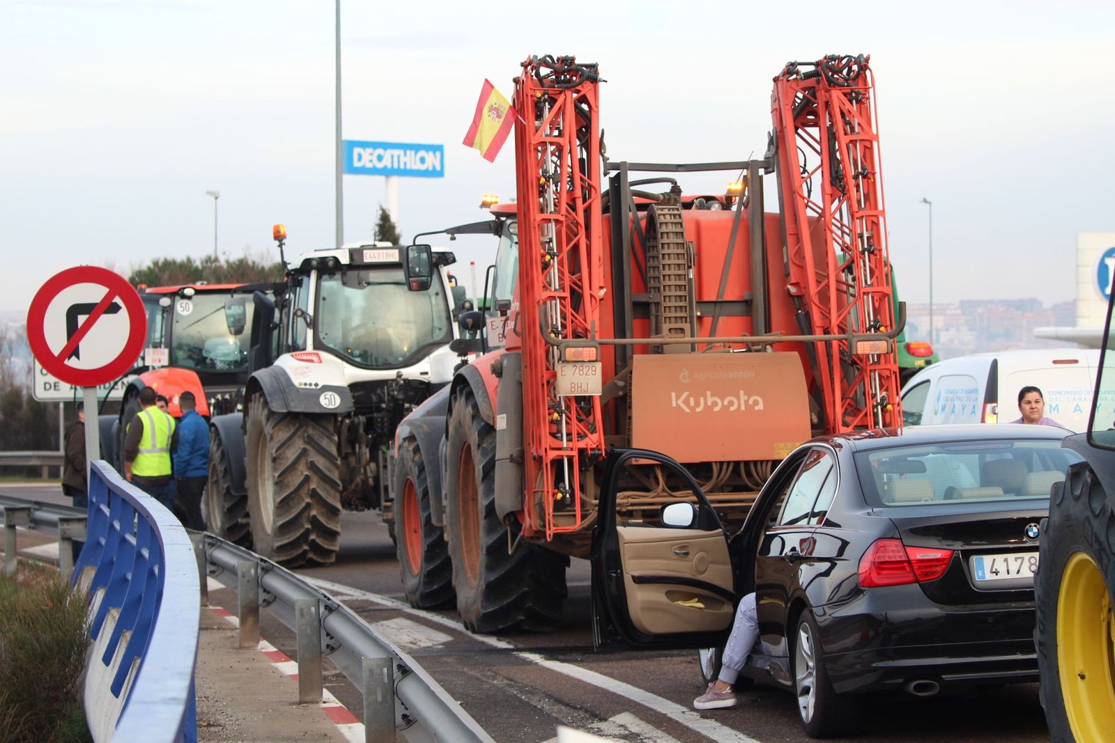 GALERÍA | Protestas y cortes de tráfico de los agricultores y ganaderos en la provincia Salamanca, martes, 6 de febrero