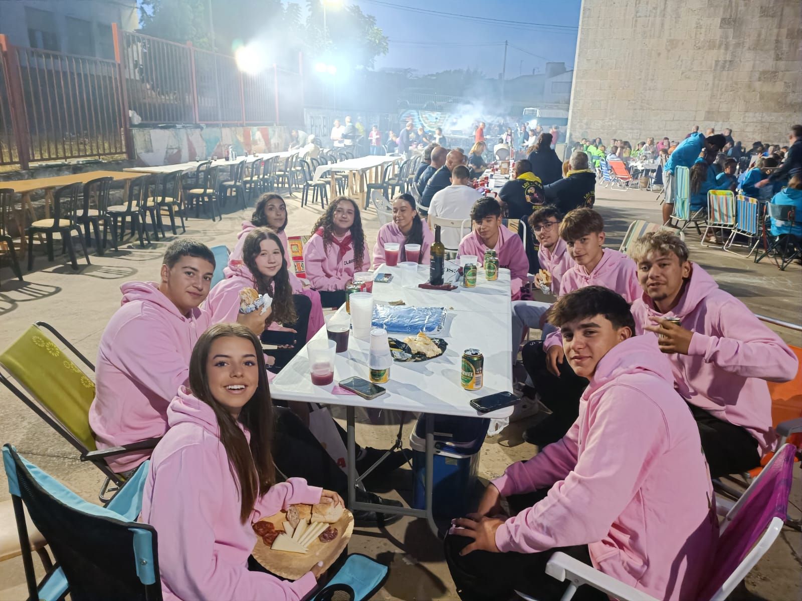 Los vecinos de Pereña de la Ribera se van de cena popular