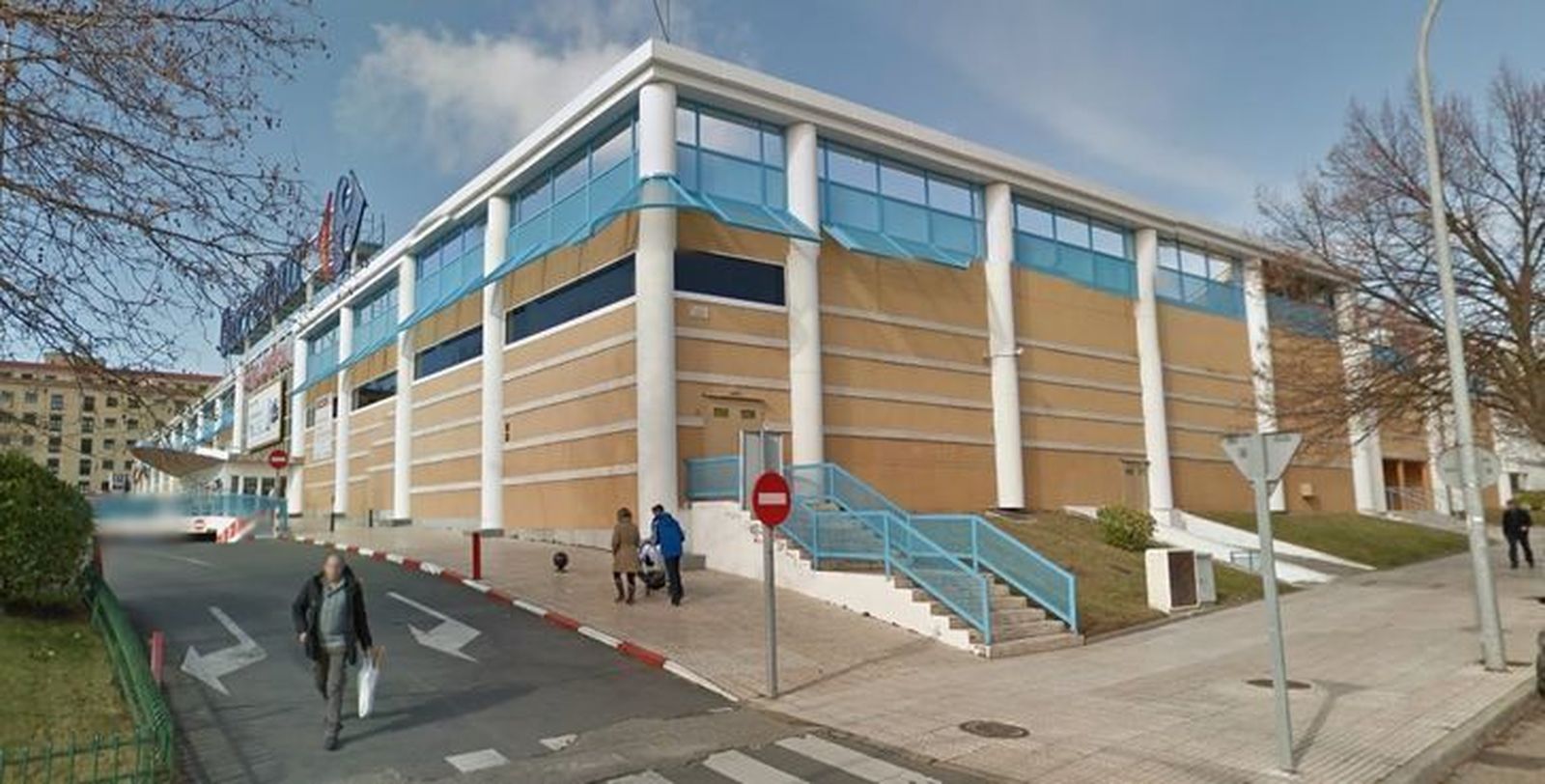 La Asociación de Parkinson denuncia que Carrefour no le dejó instalar una mesa para la cuestación