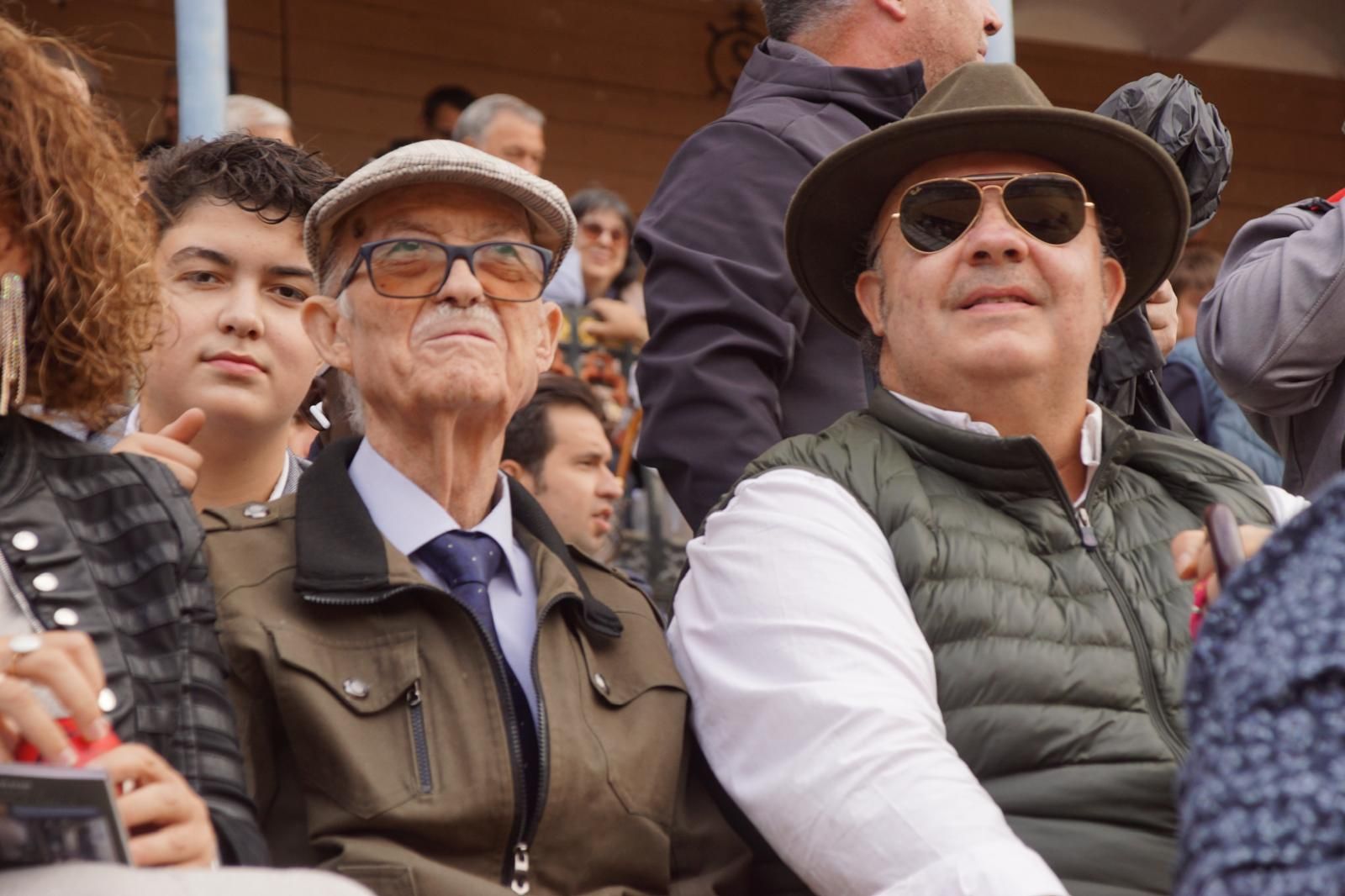 ambiente-en-el-patio-de-cuadrillas-de-la-glorieta-para-ver-a-sergio-galan-diego-ventura-y-guillermo-hermoso-de-mendoza-21-de-septiembre-de-2024-fotos-juanes-25