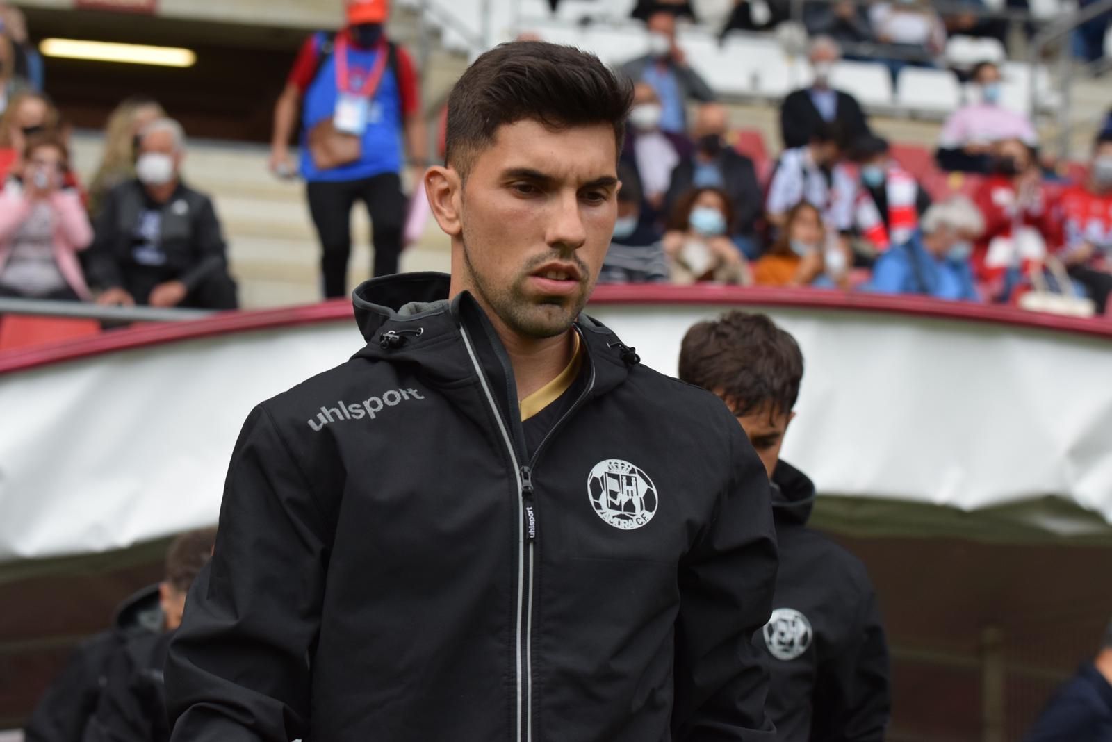 Carlos Ramos sale al campo.Archivo