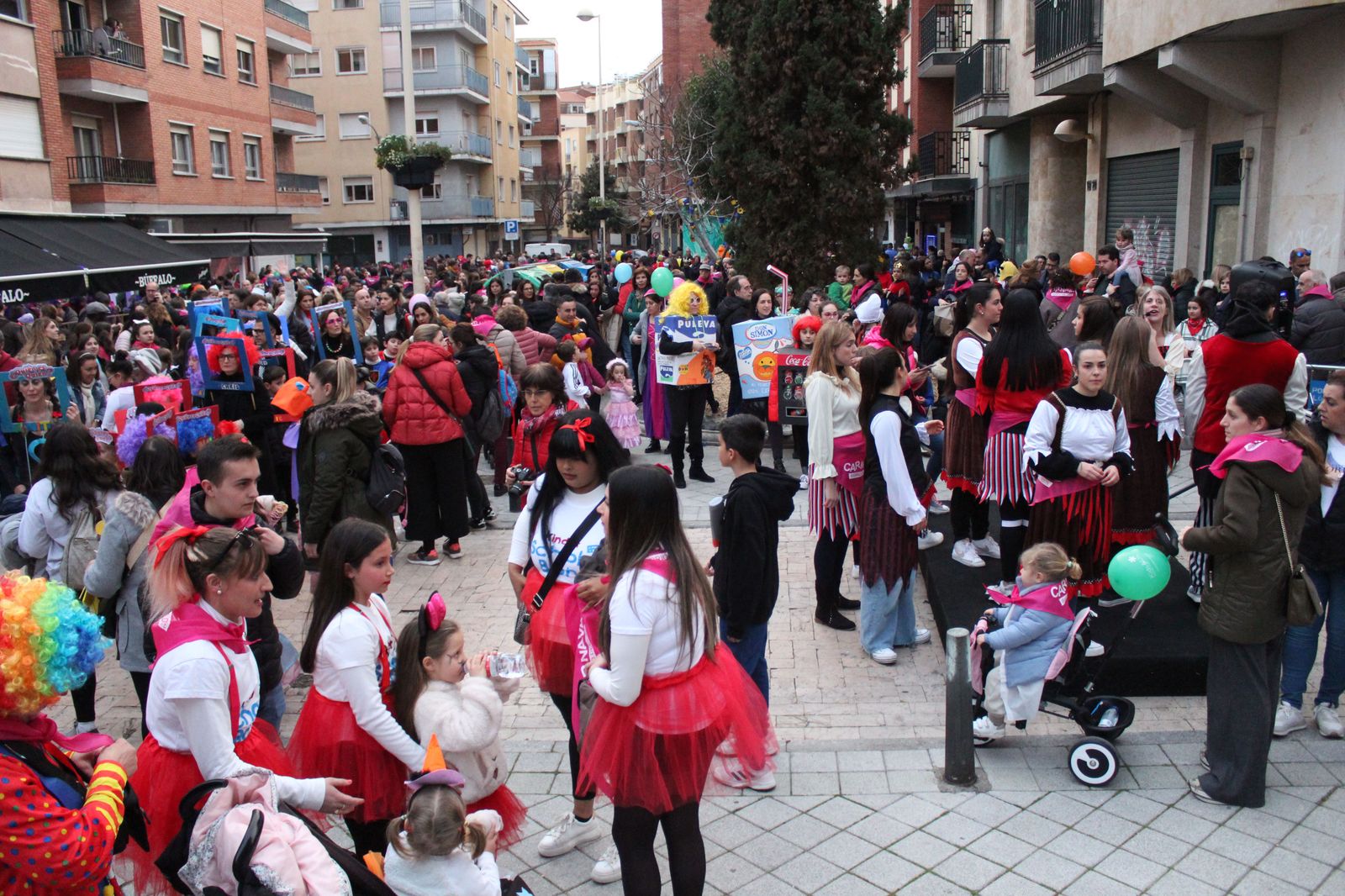 Desfile de disfraces de Carnaval del Barrio del Oeste (1)