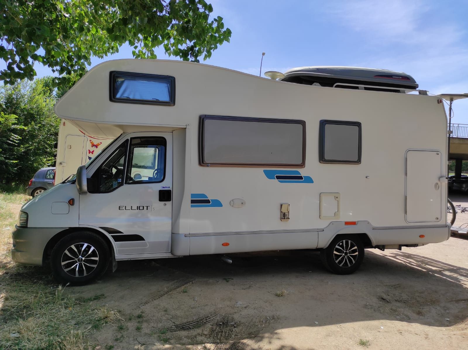 Autocaravanas en el aparcamiento de Salas Bajas (Salamanca). Foto SALAMANCA24HORAS (11)