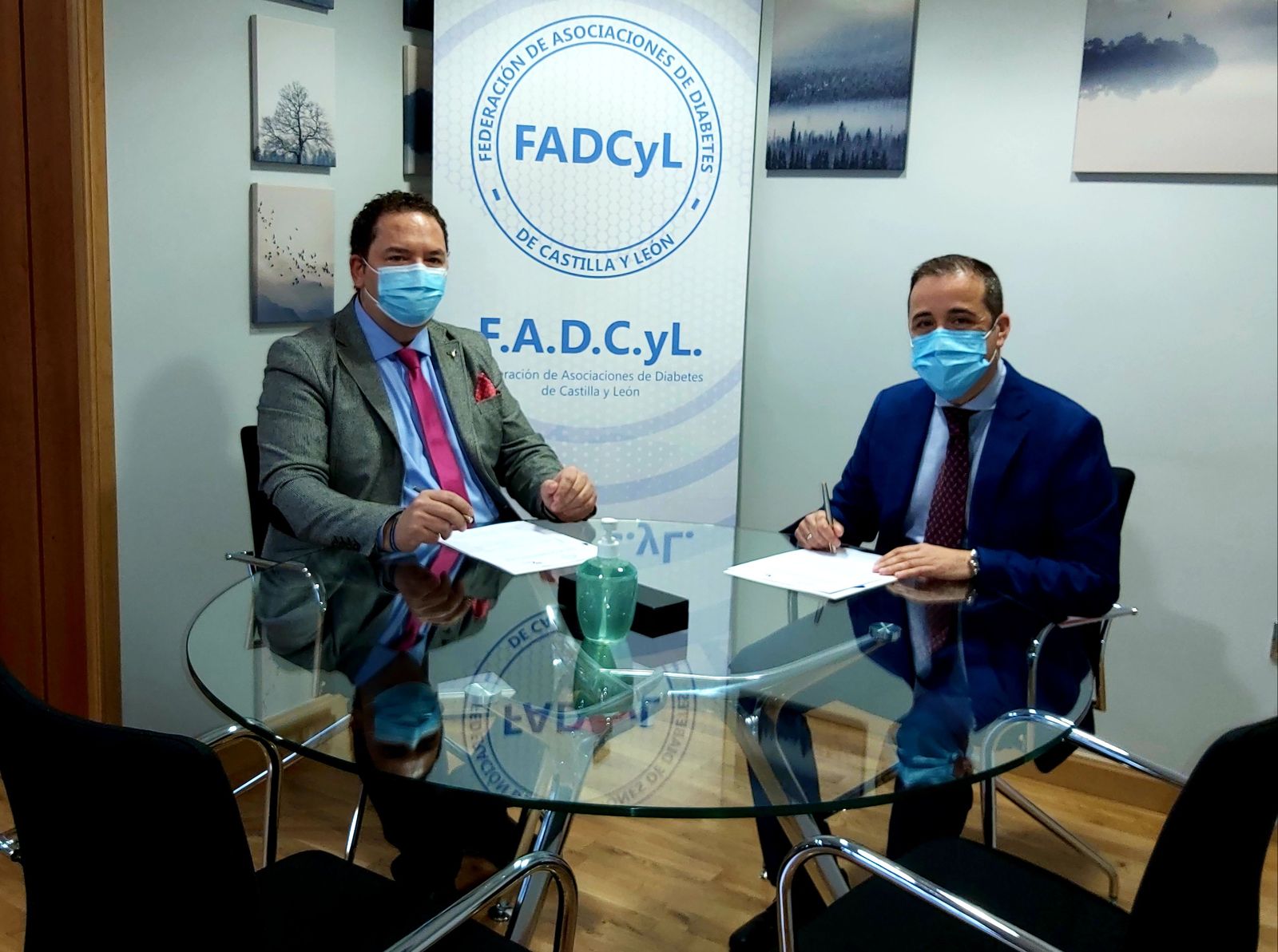 Firma del convenio entre el COPCYL y FADCYL