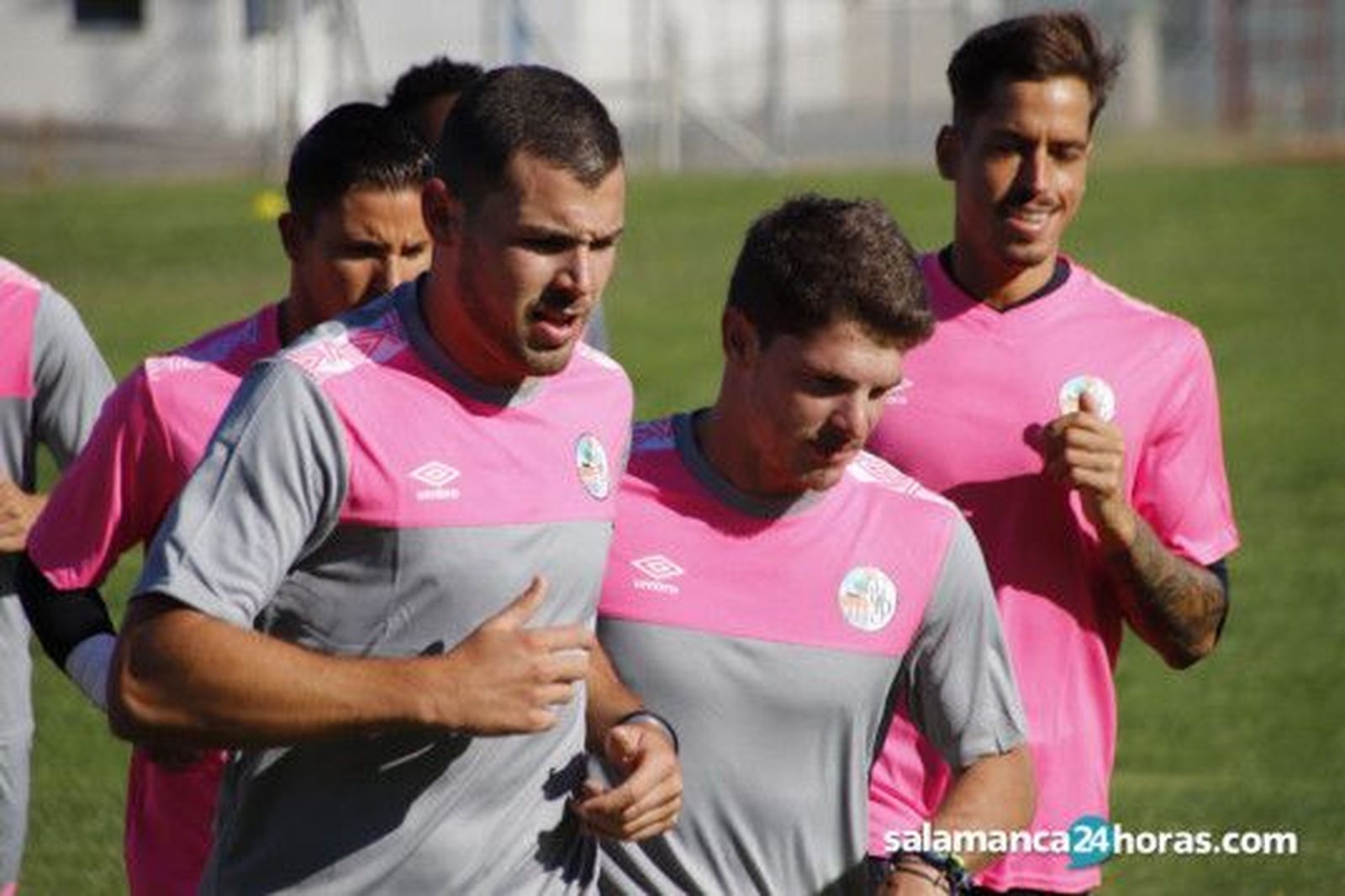 Un futbolista del Salamanca CF UDS da positivo y el partido ante el Lealtad comenzará a las 17:30 horas