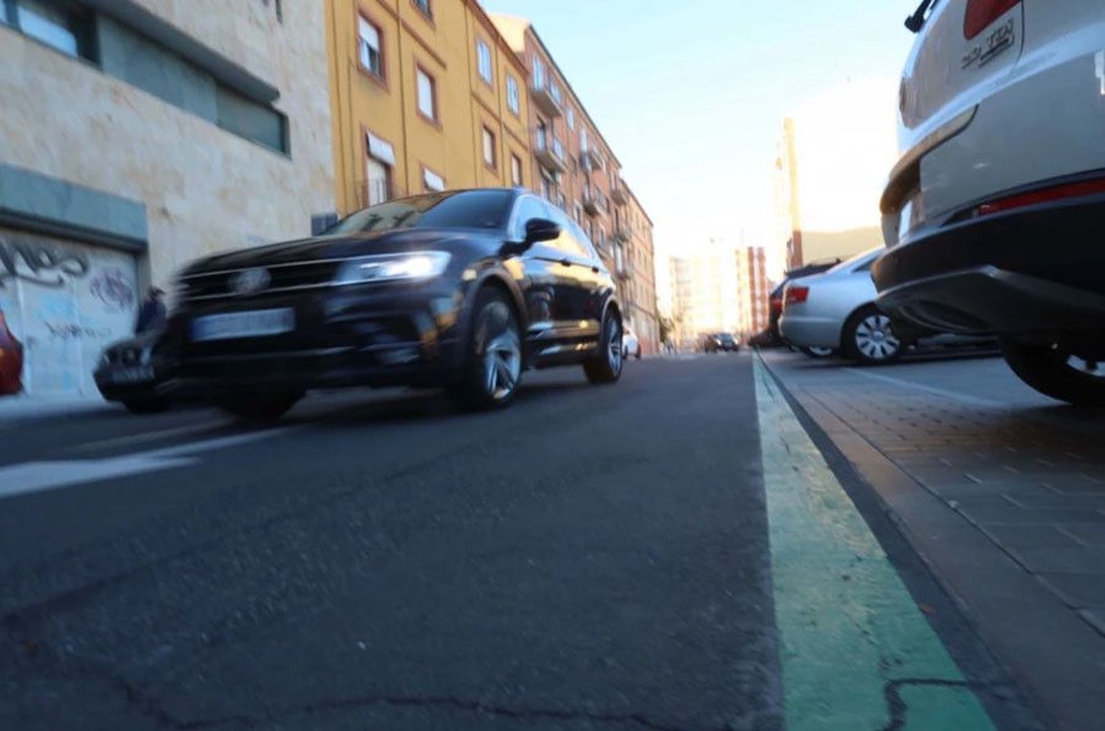 Calle trafico coches ciudad