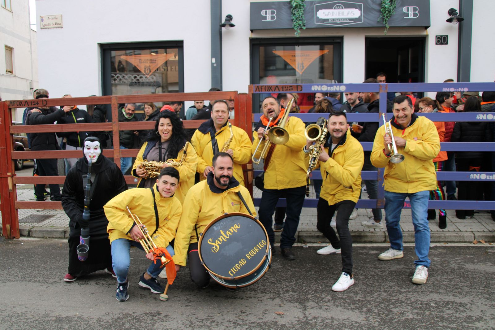 ambiente-durante-el-encierro-urbano-de-ciudad-rodrigo-sabado-10-de-febrero-fotos-s24h-4