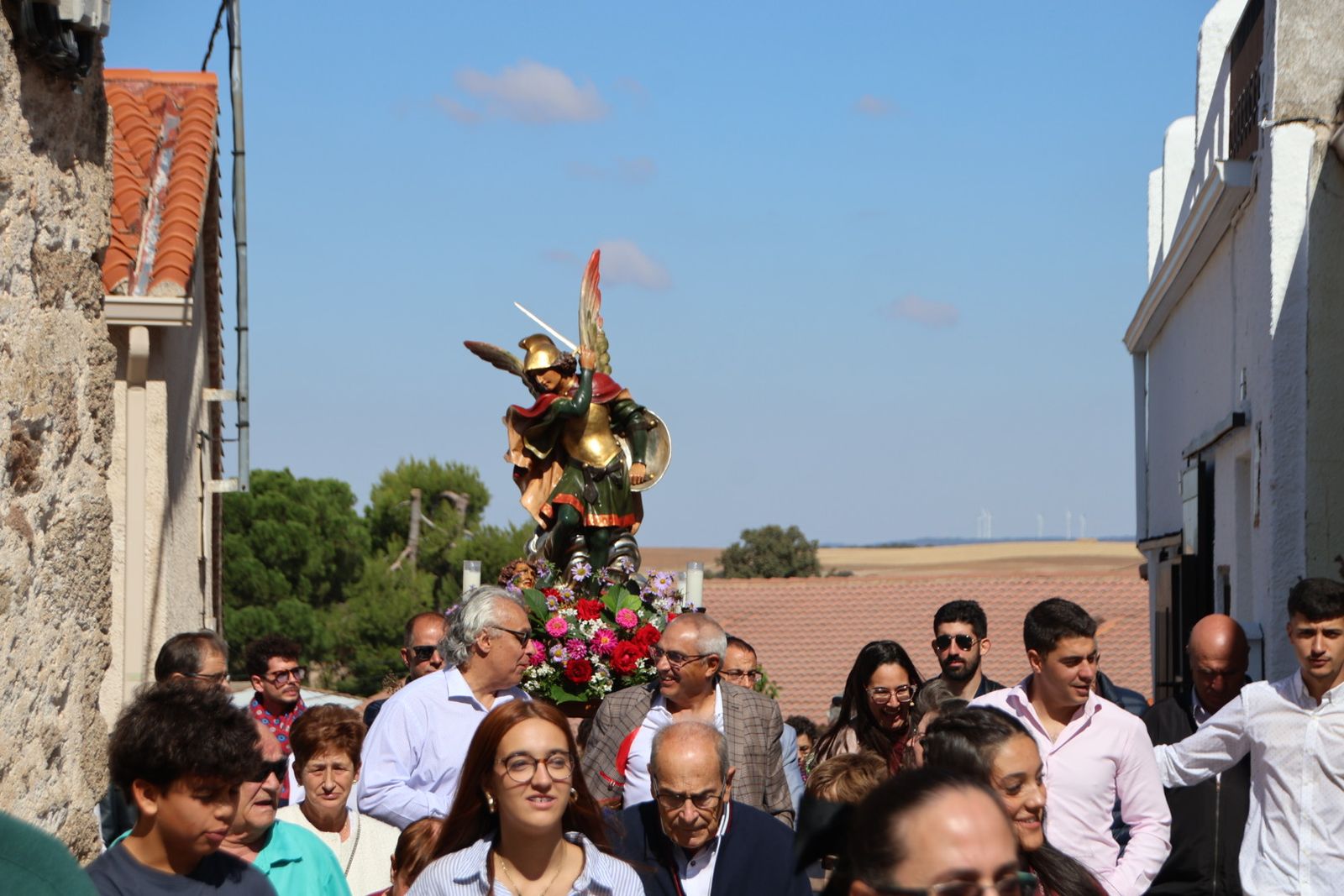 Misa en honor a San Miguel y bailes charros