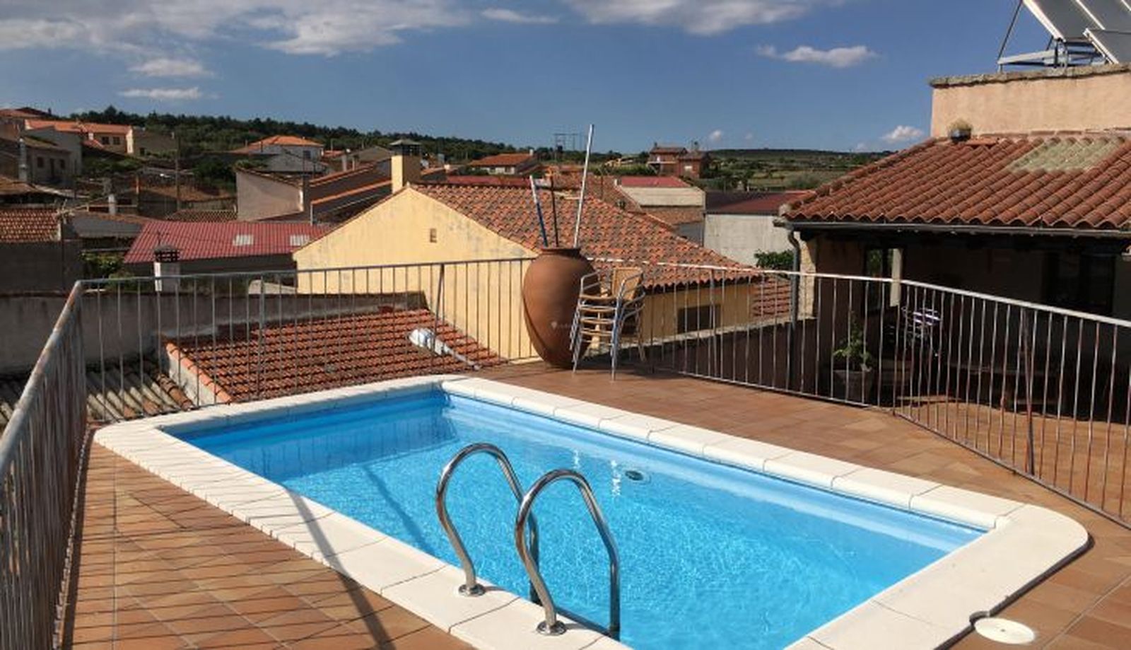 Piscina en el complejo rural de Villar del Ciervo. Foto: Apartamentos "La Vertedera" Piscina en el complejo rural de Villar del Ciervo. Foto: Apartamentos "La Vertedera"