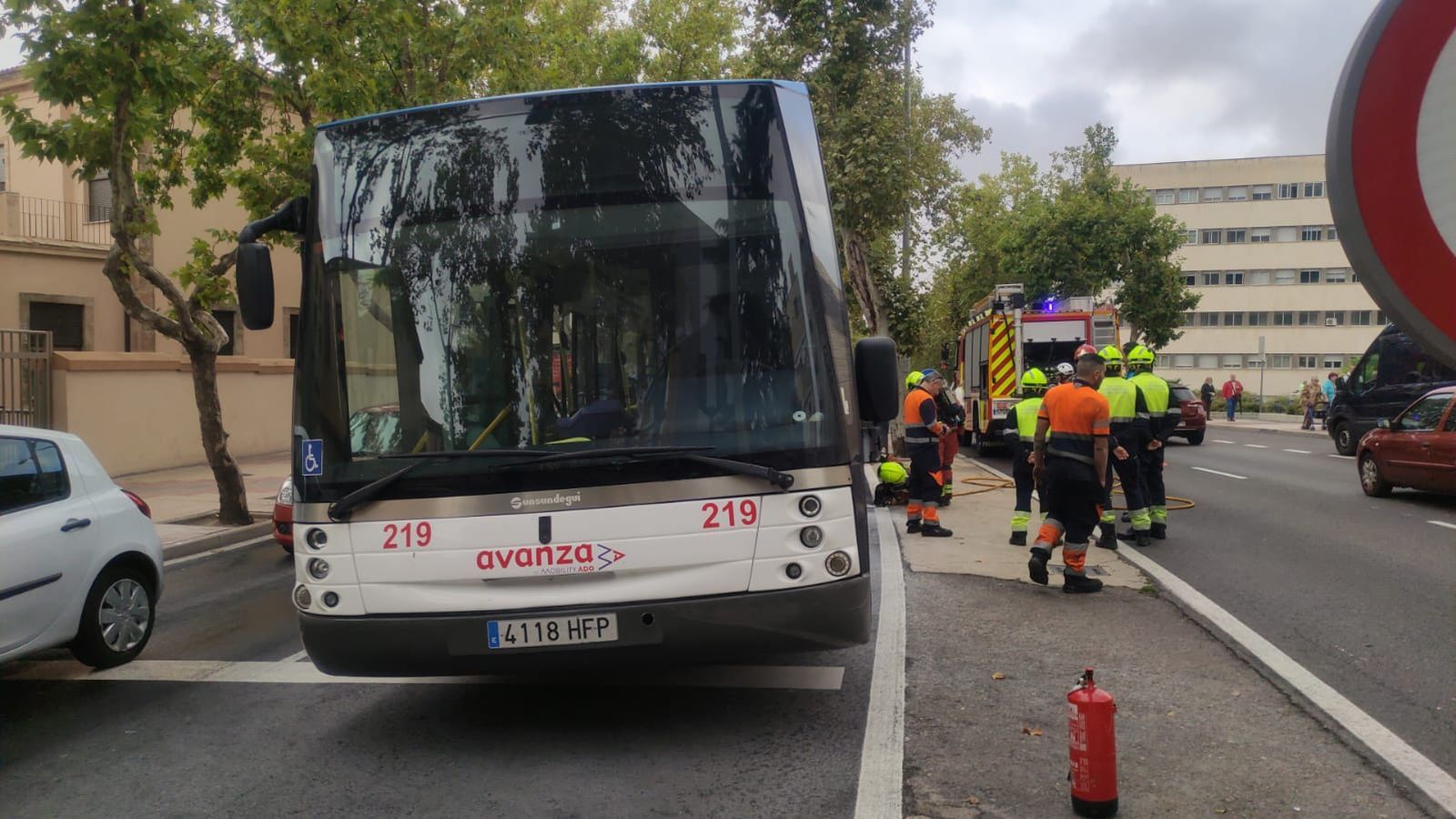 Foto de archivo de un autobús de Avanza que ardió en el Paseo de San Vicente