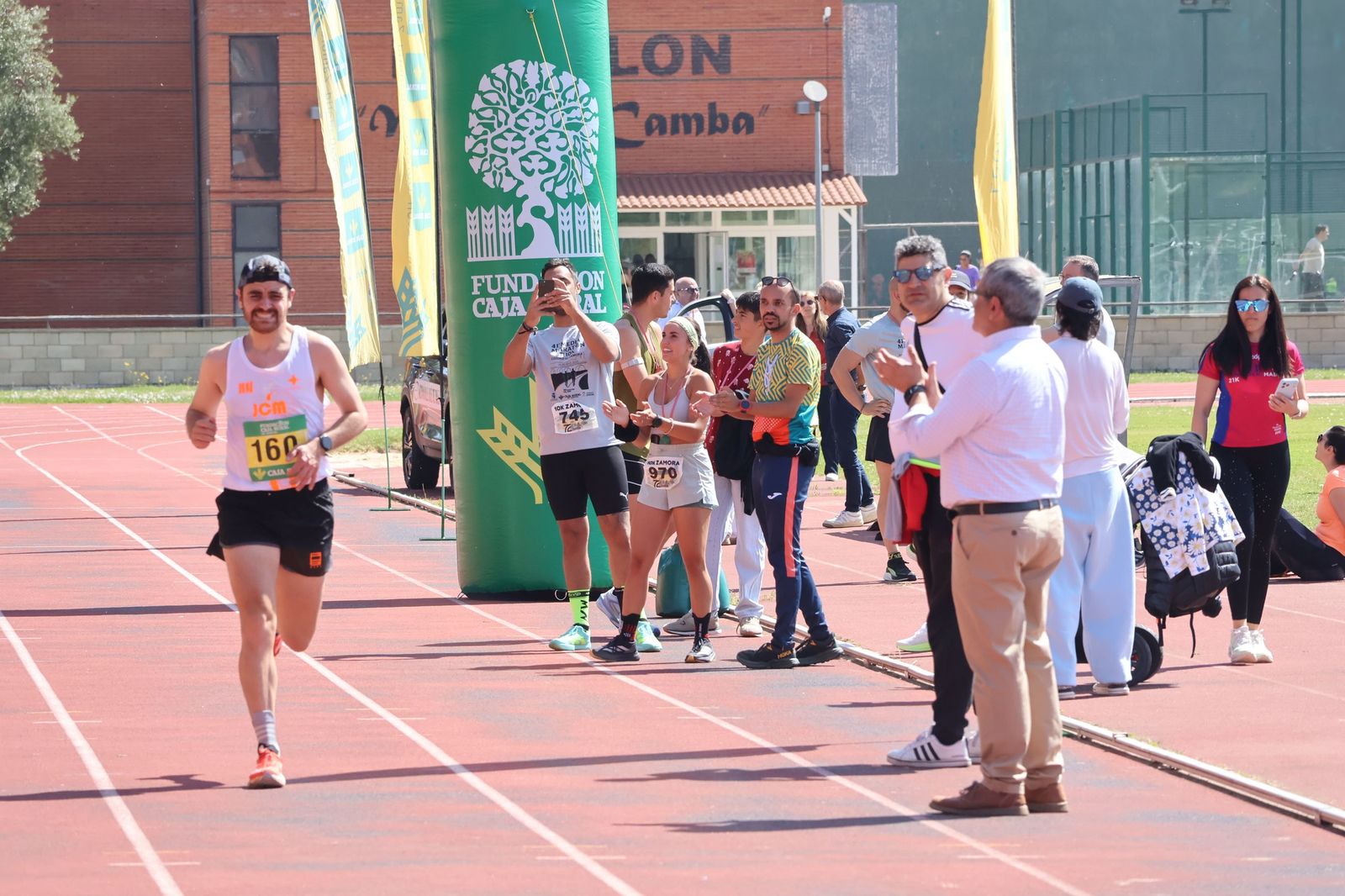 GALERÍA | Revive en imágenes la llegada a meta de los atletas en la Media Maratón de Zamora