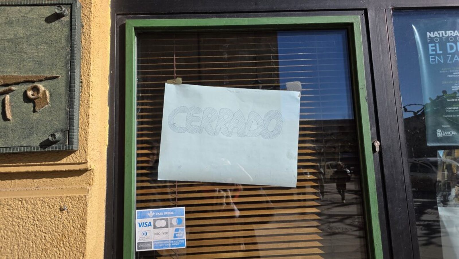 Cartel de Cerrado Foto- Ana Pedrero