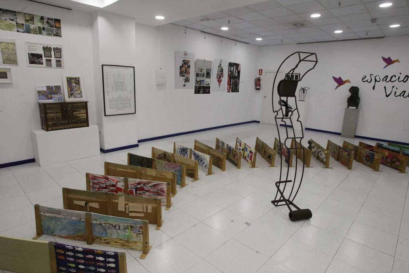 Centro Comercial Vialia. Exposición 'Historia de los pupitres'.