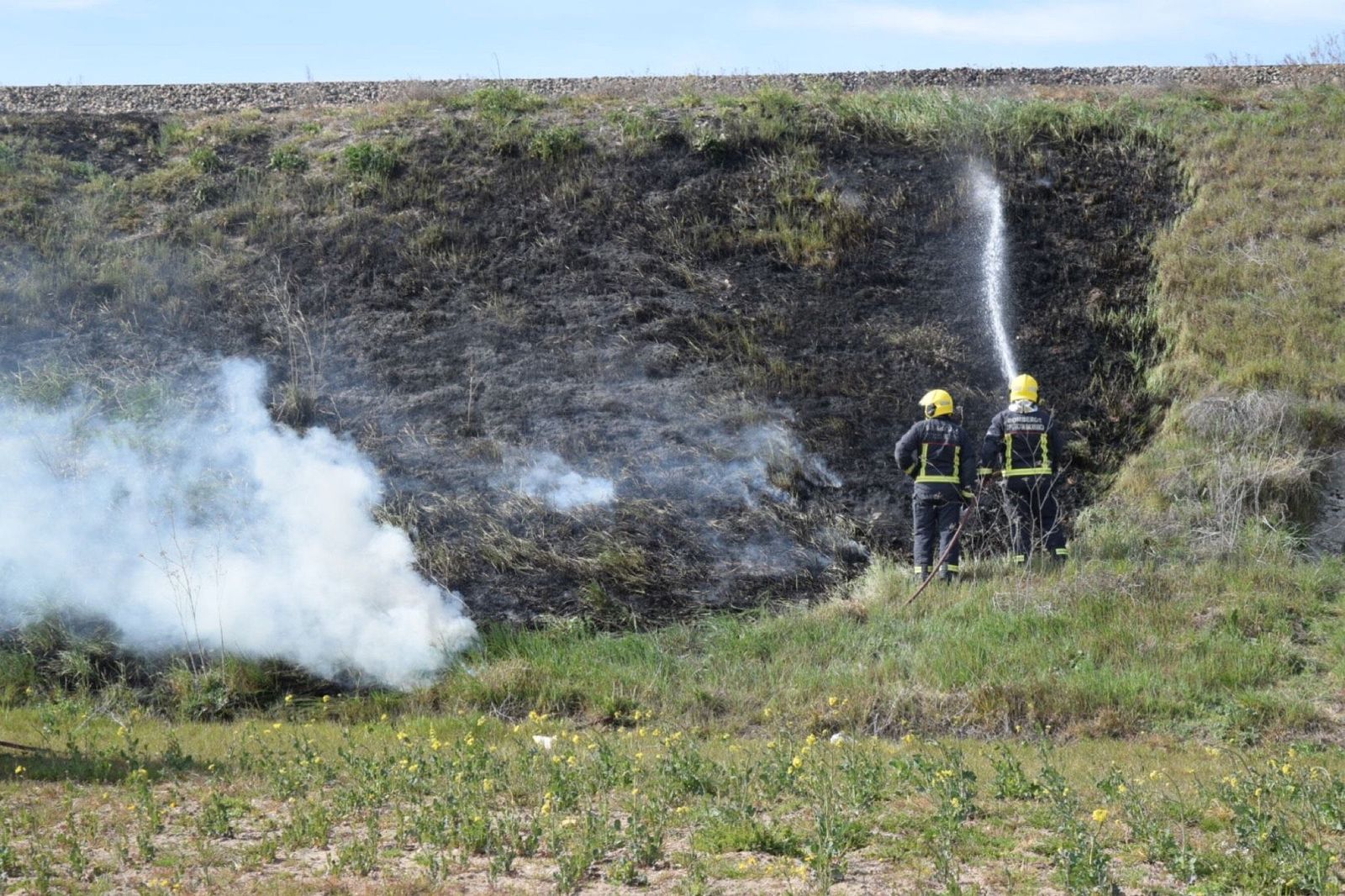 Bomberos de la Diputación de Salamanca sofocan un incendio en una imagen de archivo