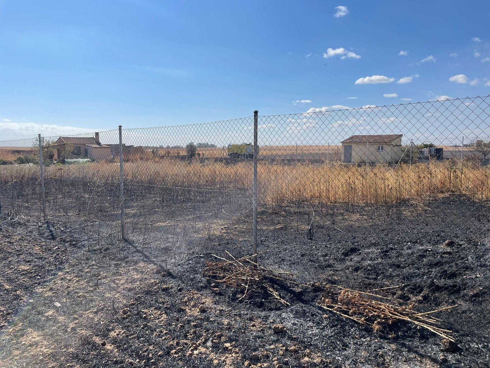 Un incendio agrícola desplaza a los bomberos hasta Tierra de Campos