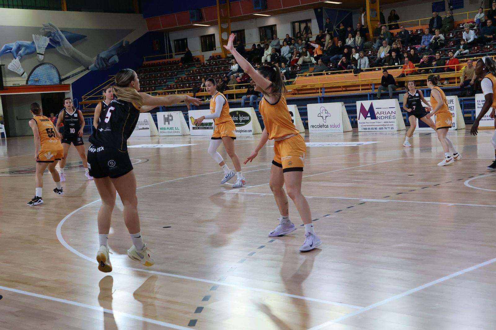 Partido entre CD Zamarat y Cajasol Baloncesto Sevilla