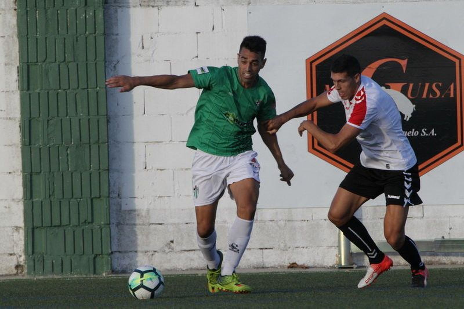 El Guijuelo planta cara a la Cultural Leonesa y empata a uno en su presentación