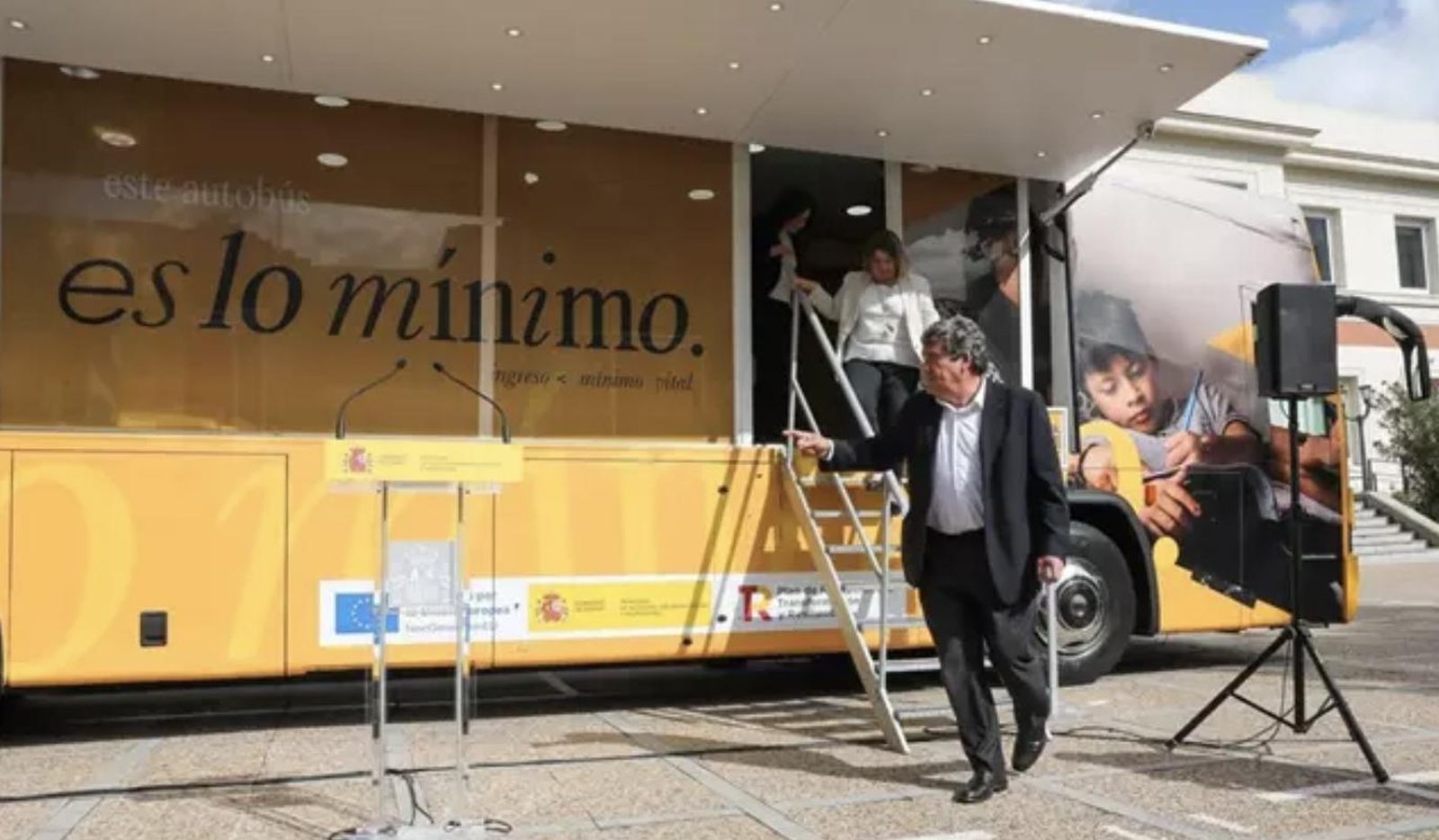 Autobús Ingreso Mínimo Vital |&nbsp;EUROPA PRESS