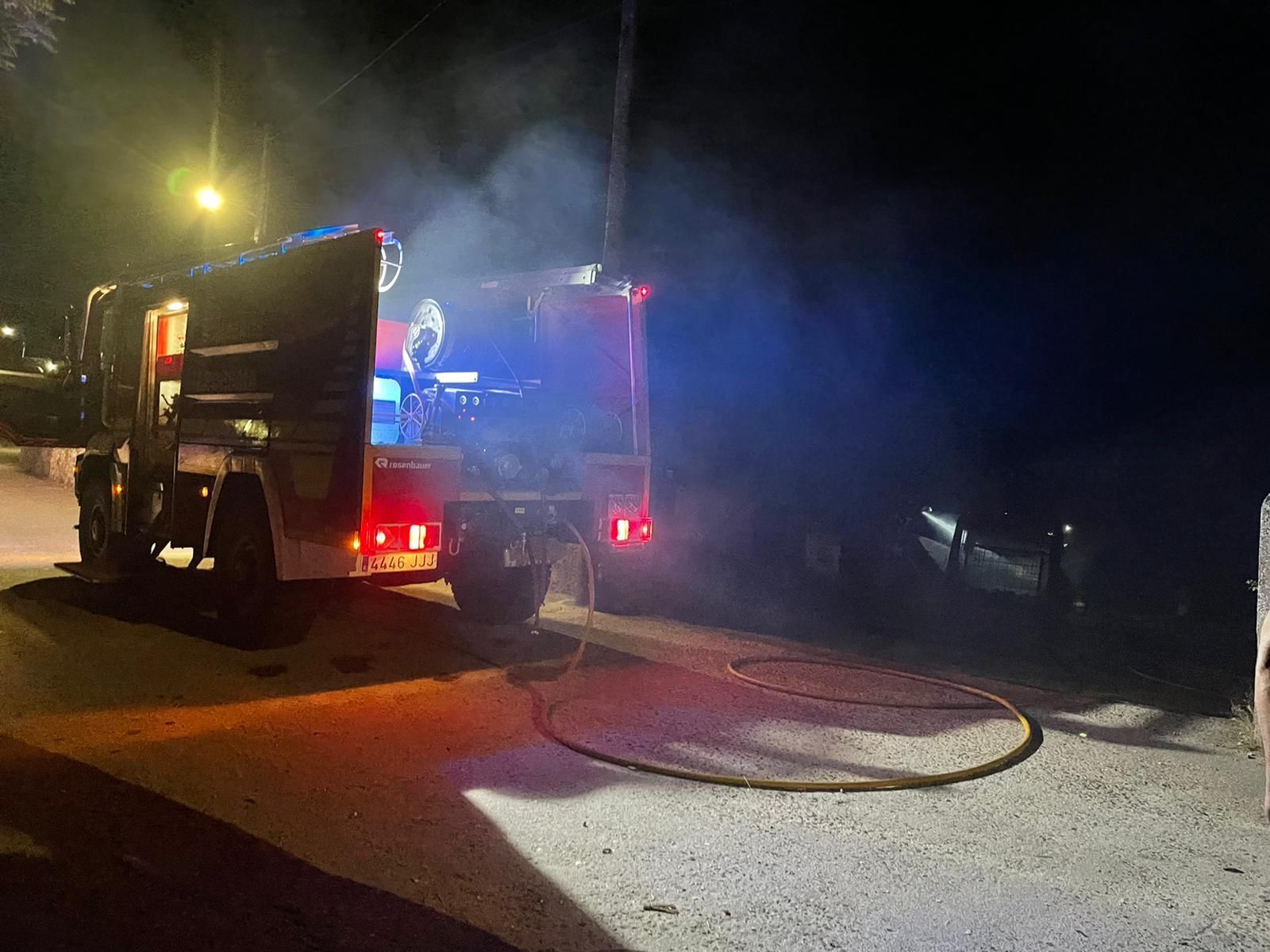 incendio-de-una-furgoneta-que-trasportaba-perros-en-monleras-3