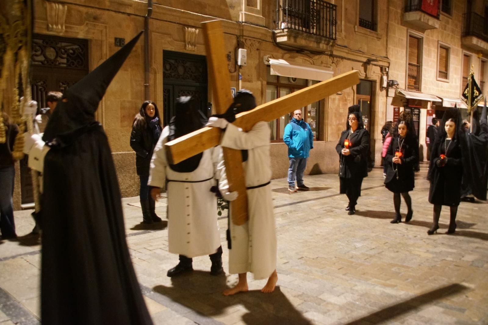 Las imágenes de la emotiva procesión de la Dominicana sin el Cristo de la Buena Muerte
