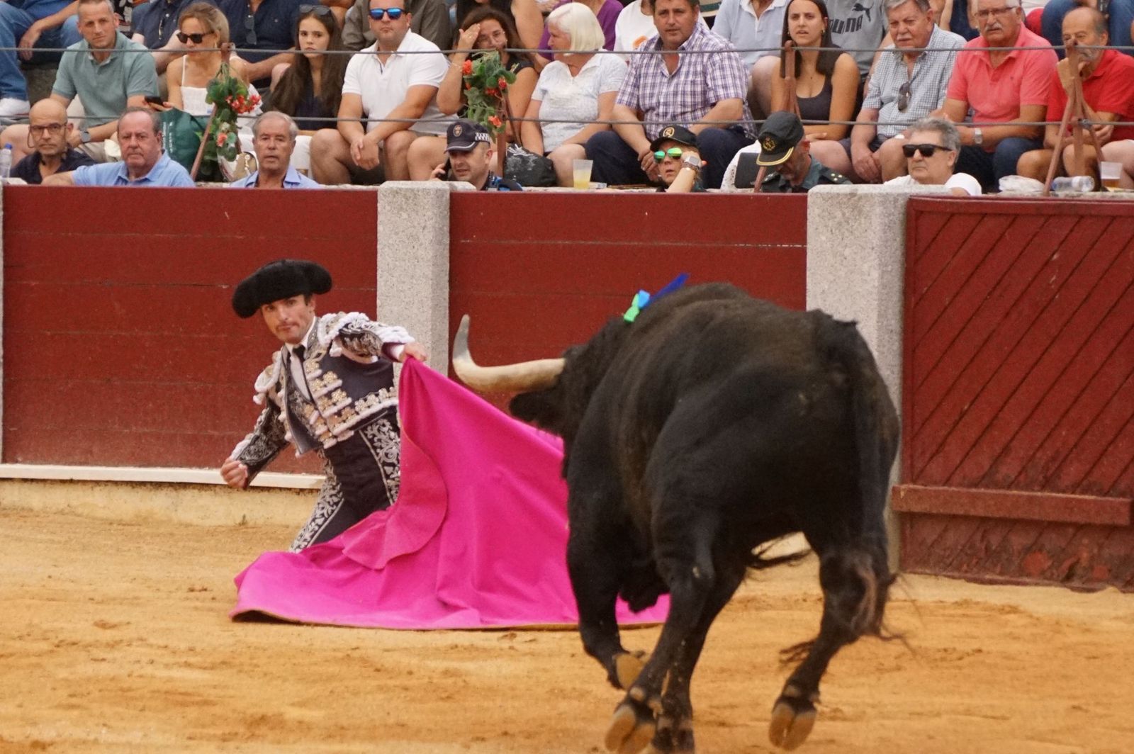 Javier Castaño se despide de Guijuelo y Damián Castaño, su hermano, e Ismael Martín salen a hombros en Guijuelo