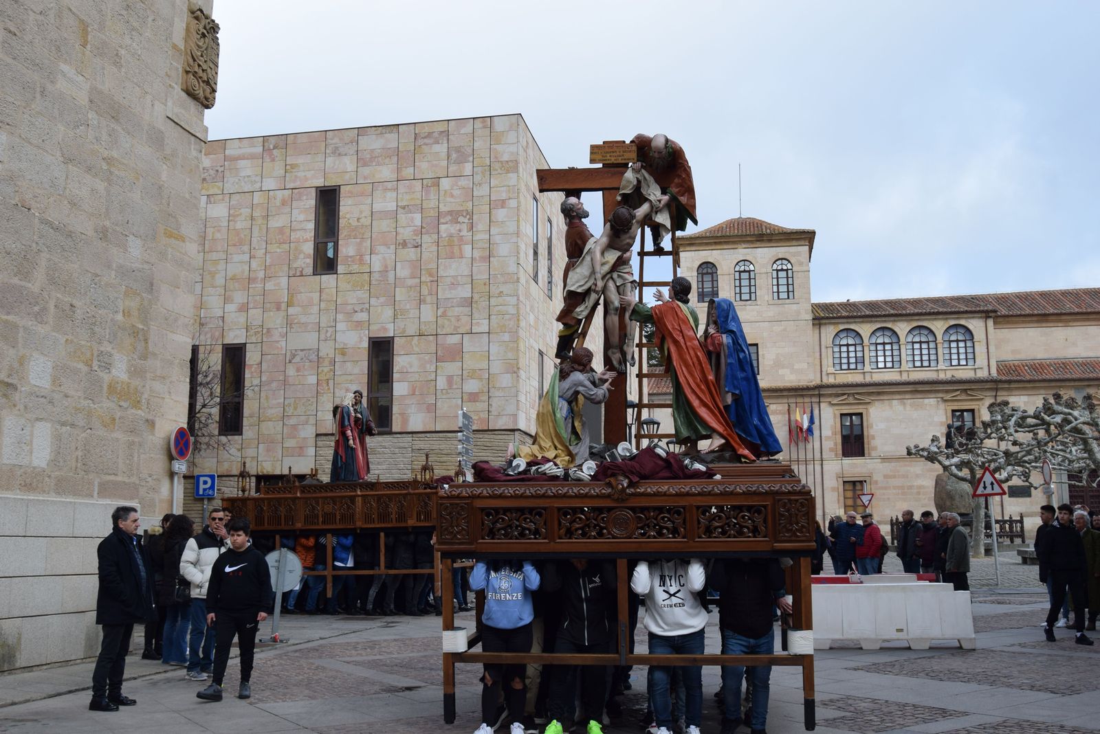 traslado-de-los-pasos-de-semana-santa-a-la-carpa-17