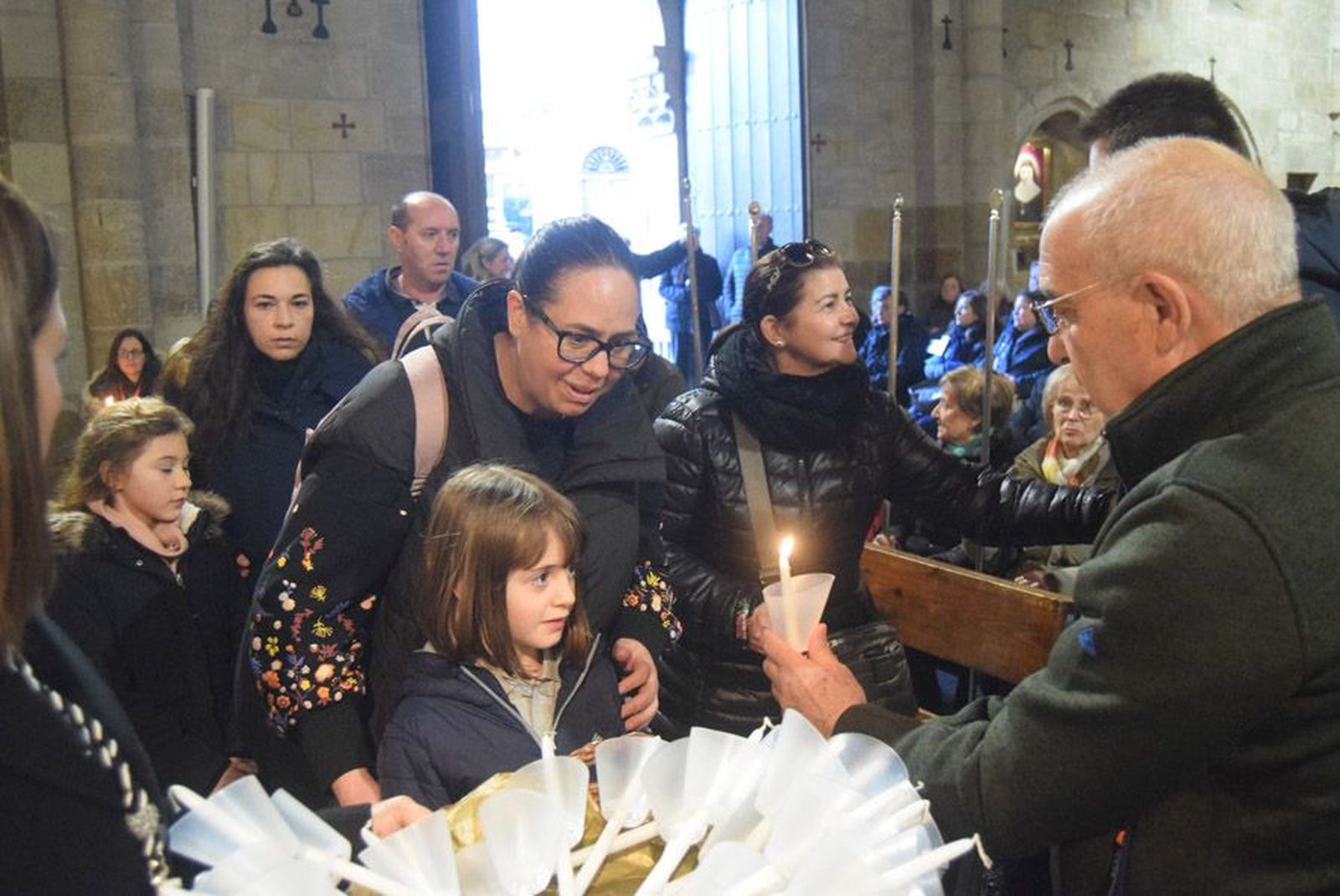 las-candelas-vuelven-a-unir-la-iglesia-de-san-juan-con-la-de-san-vicente-7