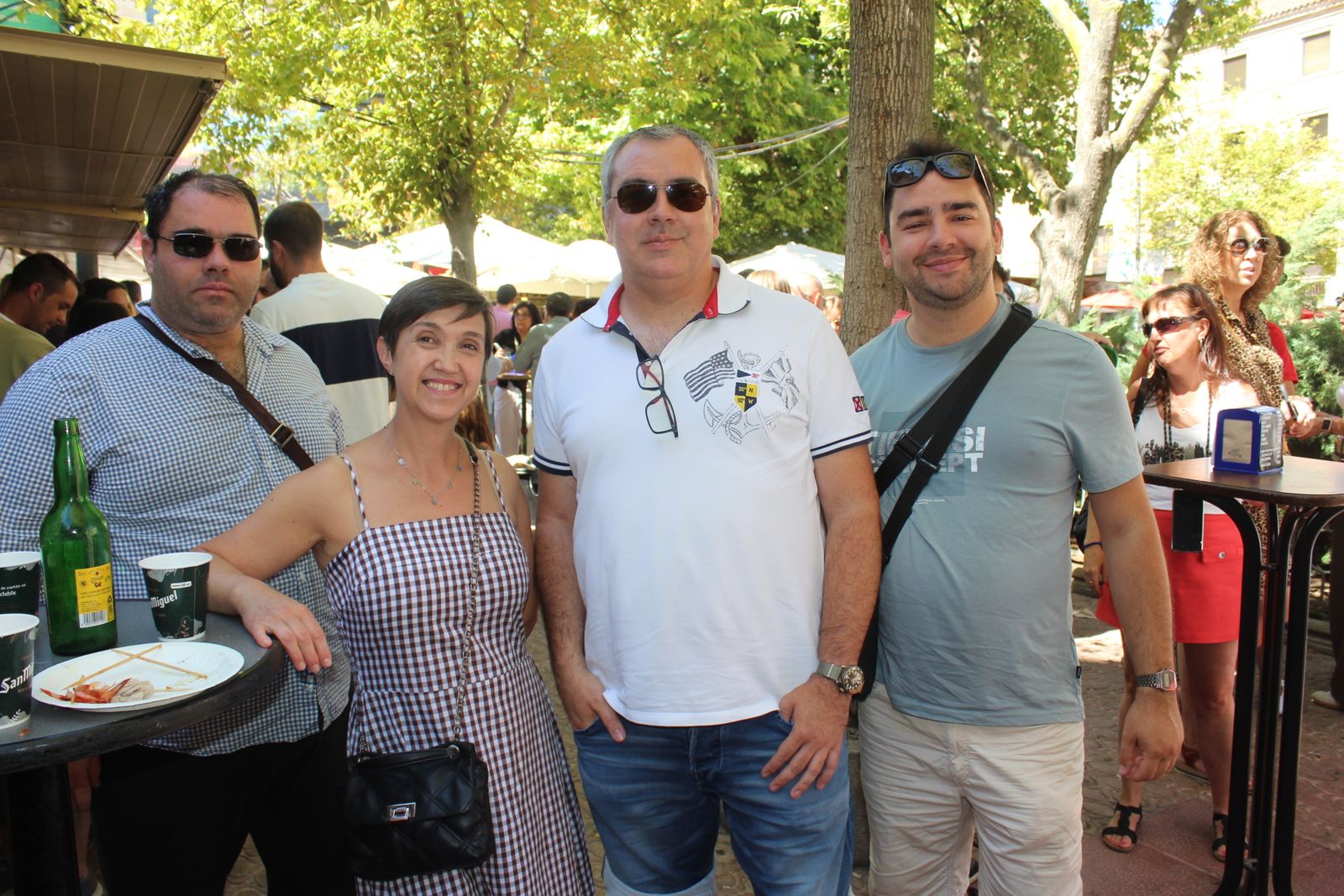 Ambiente en la Feria de Día en el mediodía de este domingo