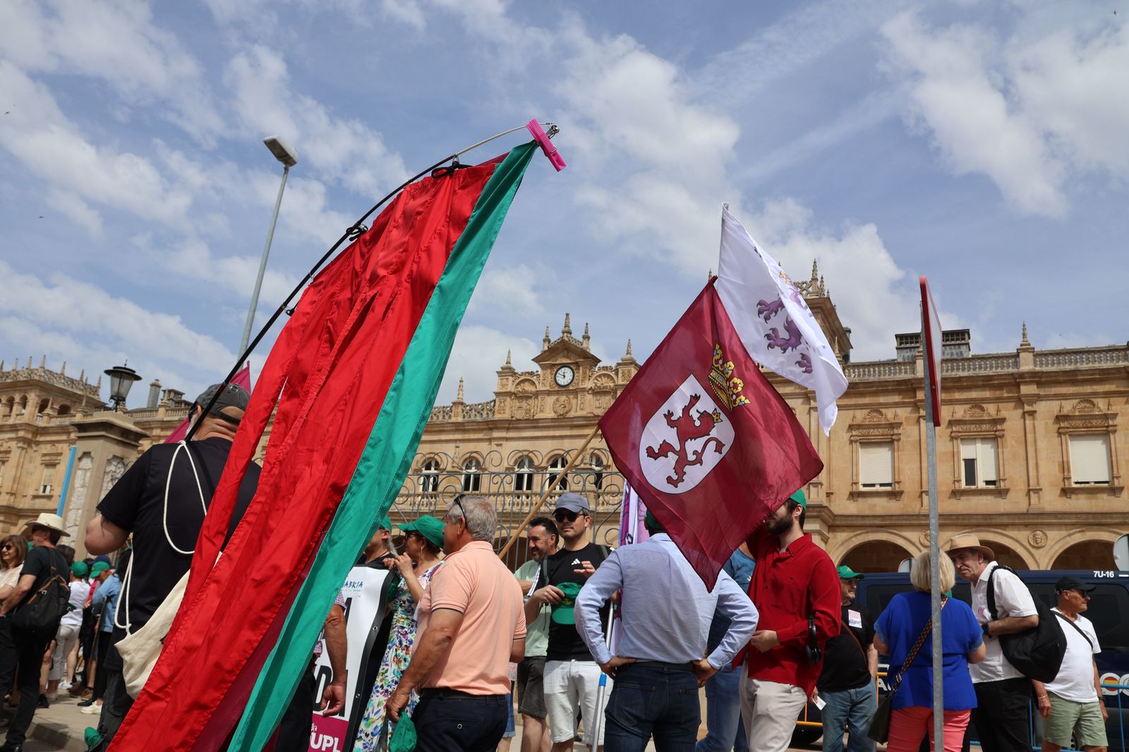 manifestacion-contra-la-perida-de-servicios-de-ave-19