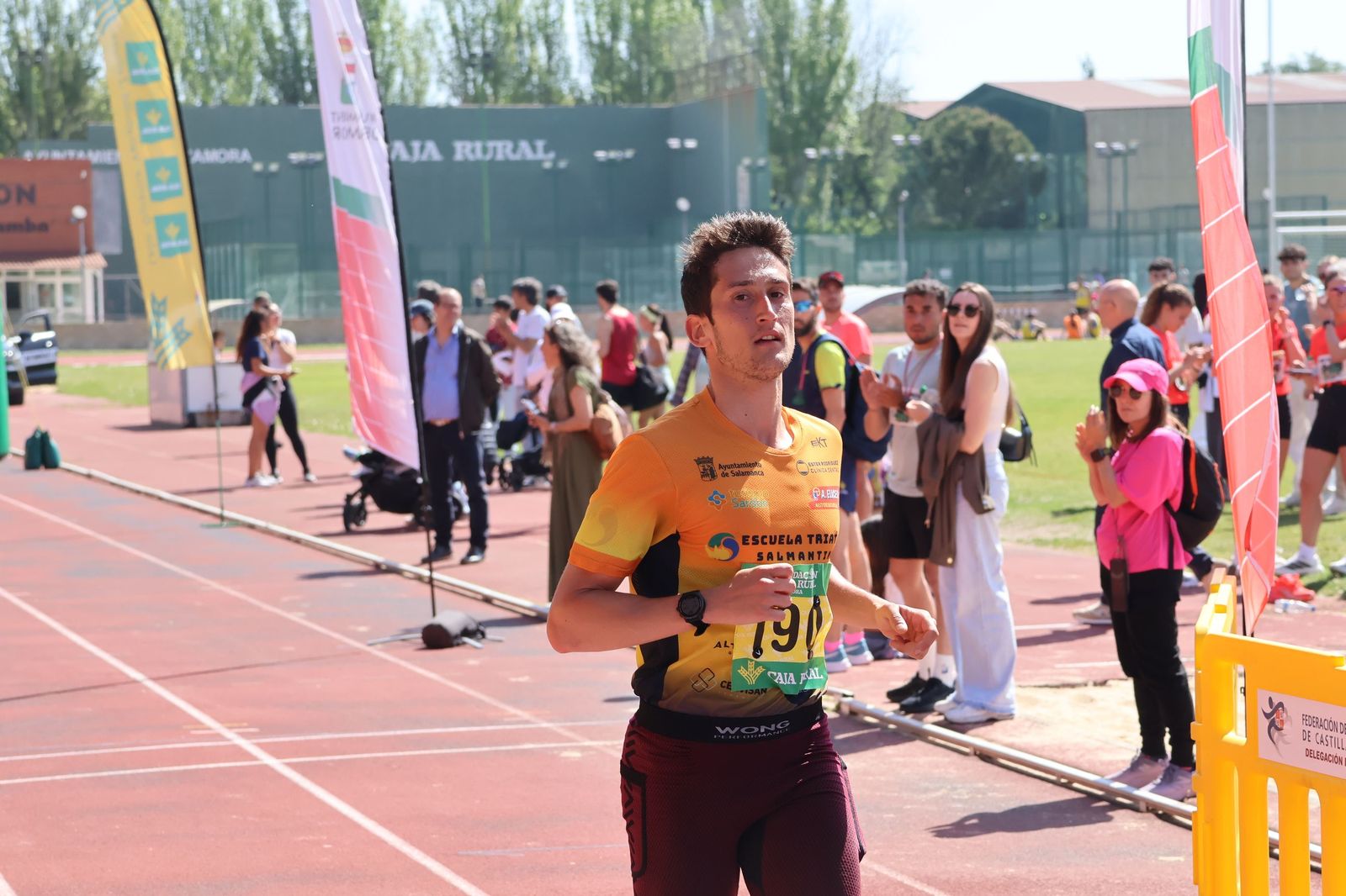 GALERÍA | Revive en imágenes la llegada a meta de los atletas en la Media Maratón de Zamora