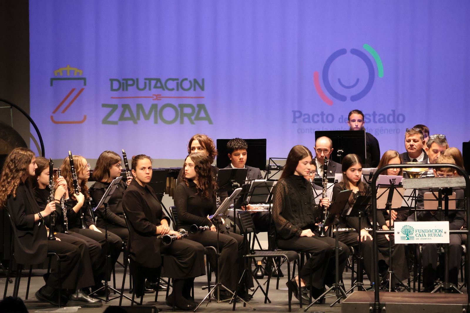 Concierto contra la Violencia de Género en el Ramos Carrión (5).JPG