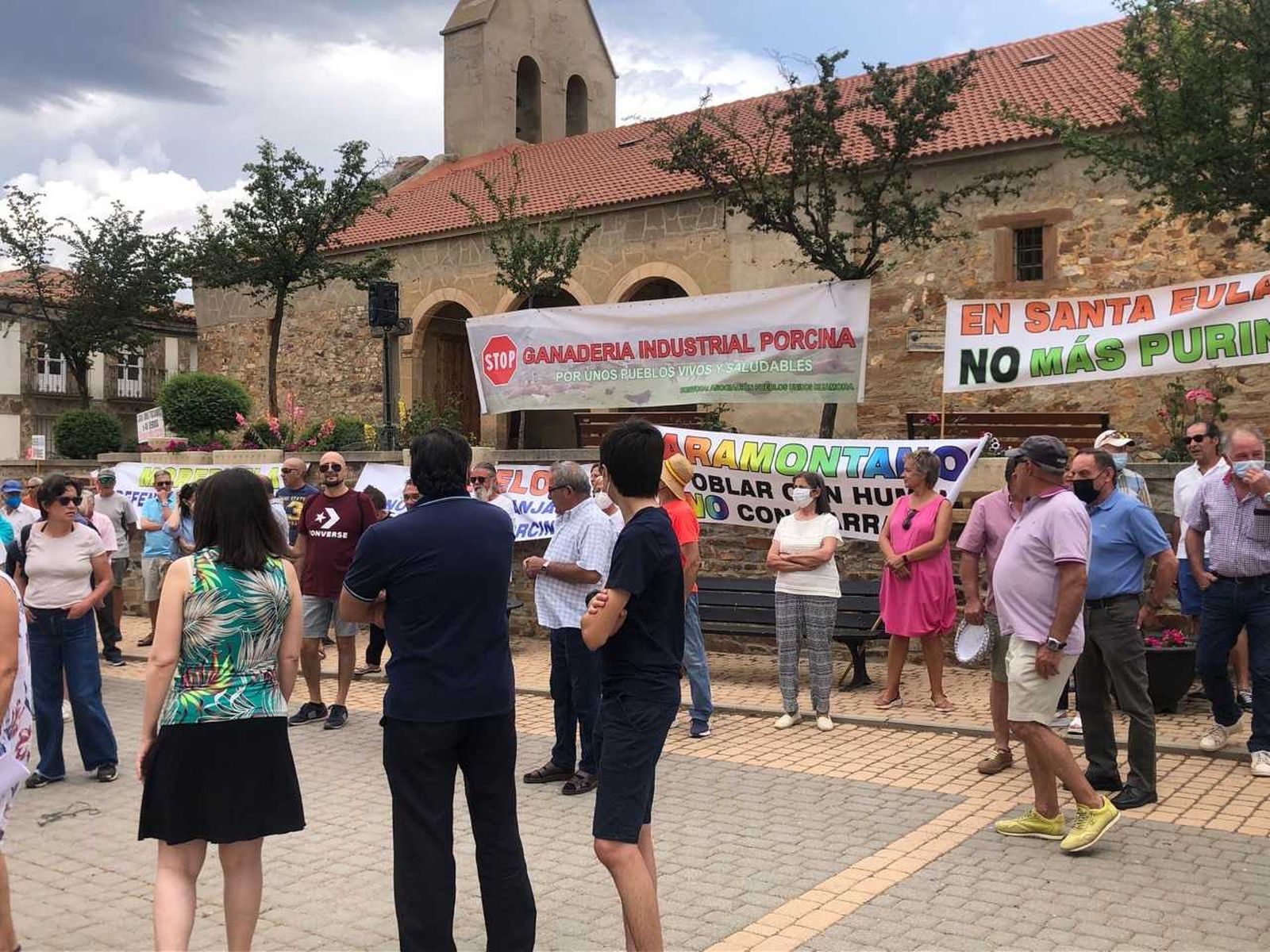 Concentración en faramontanos contra las macrogranjas (7)