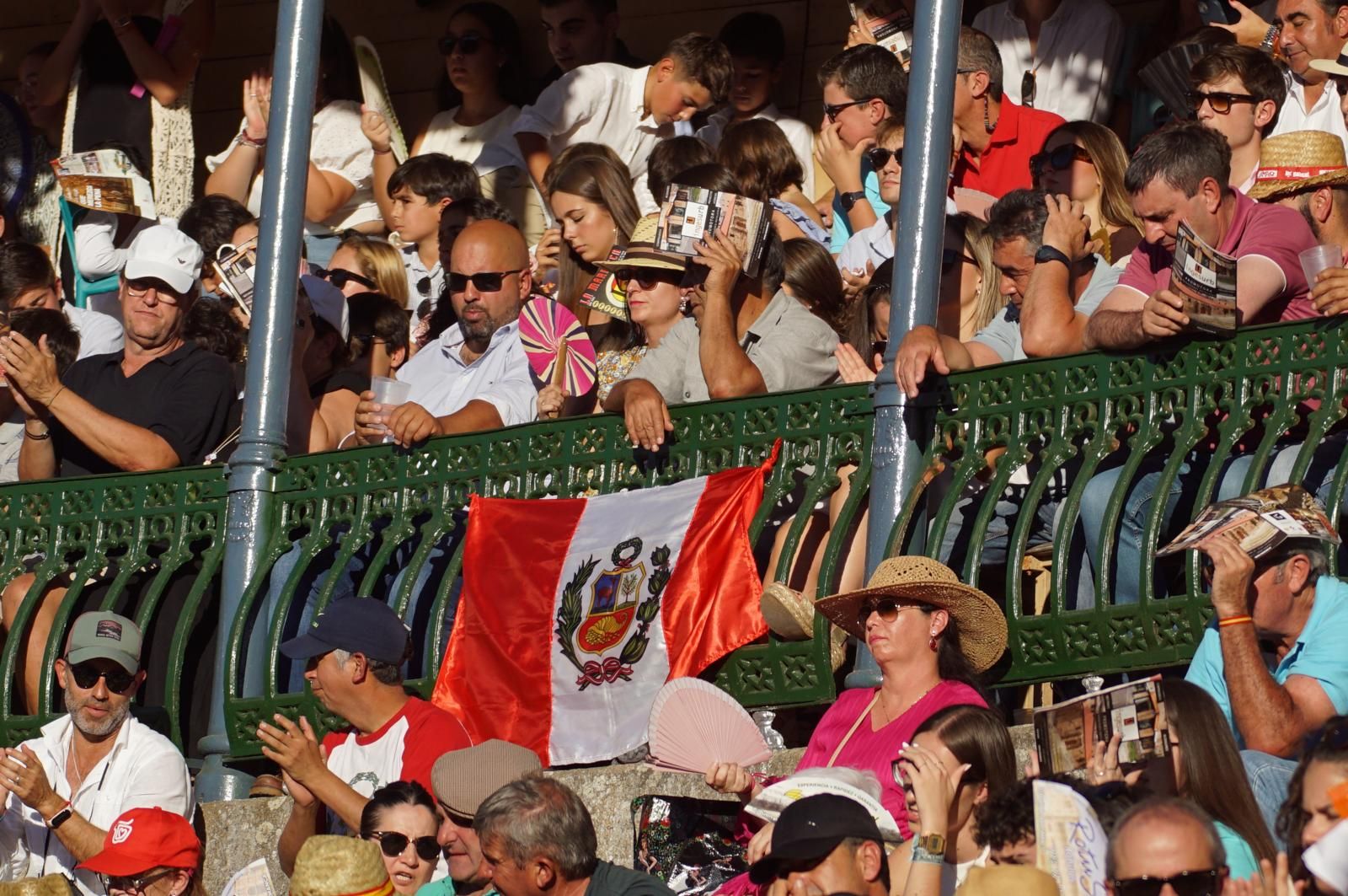 Así ha vivido la afición de La Glorieta el primer cartel de figuras de la feria: imágenes del ambiente en los tendidos y en el patio de cuadrillas