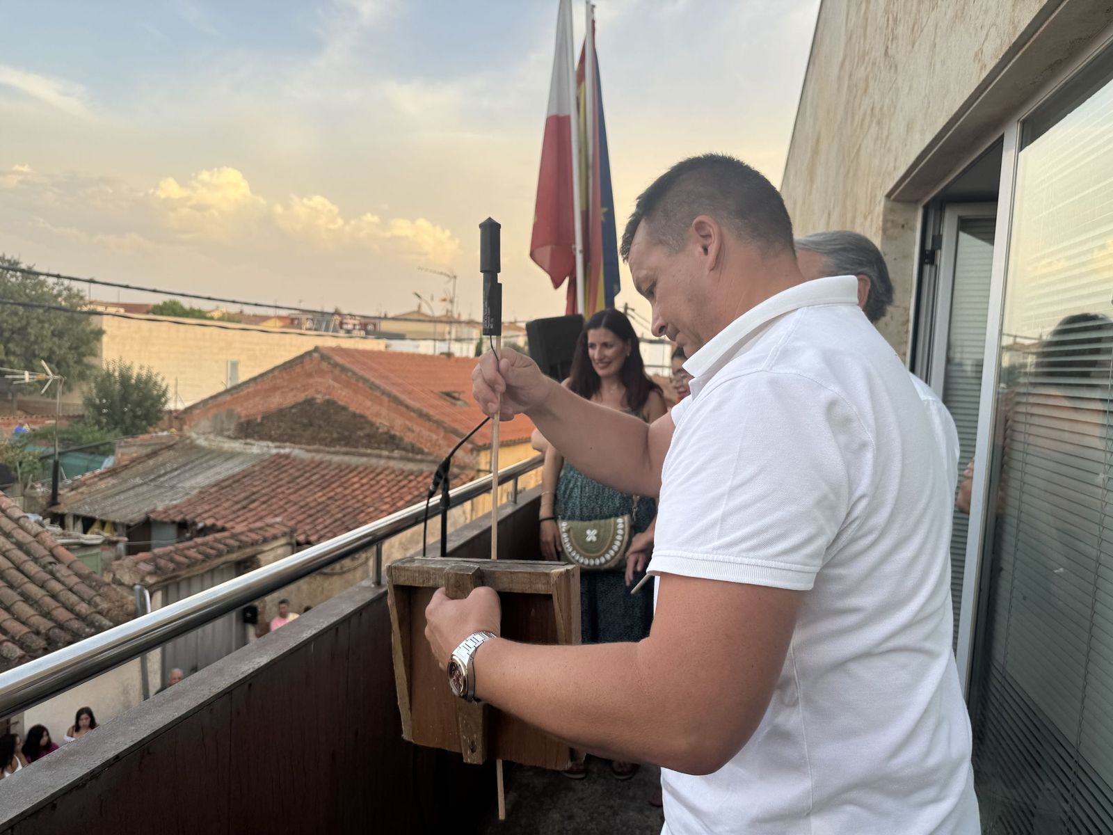 Doñinos de Salamanca. Pregón a cargo de la Asociación Noonan con Celia Vega Cepriá. Acto amenizado con sangría y la charanga El bombazo.