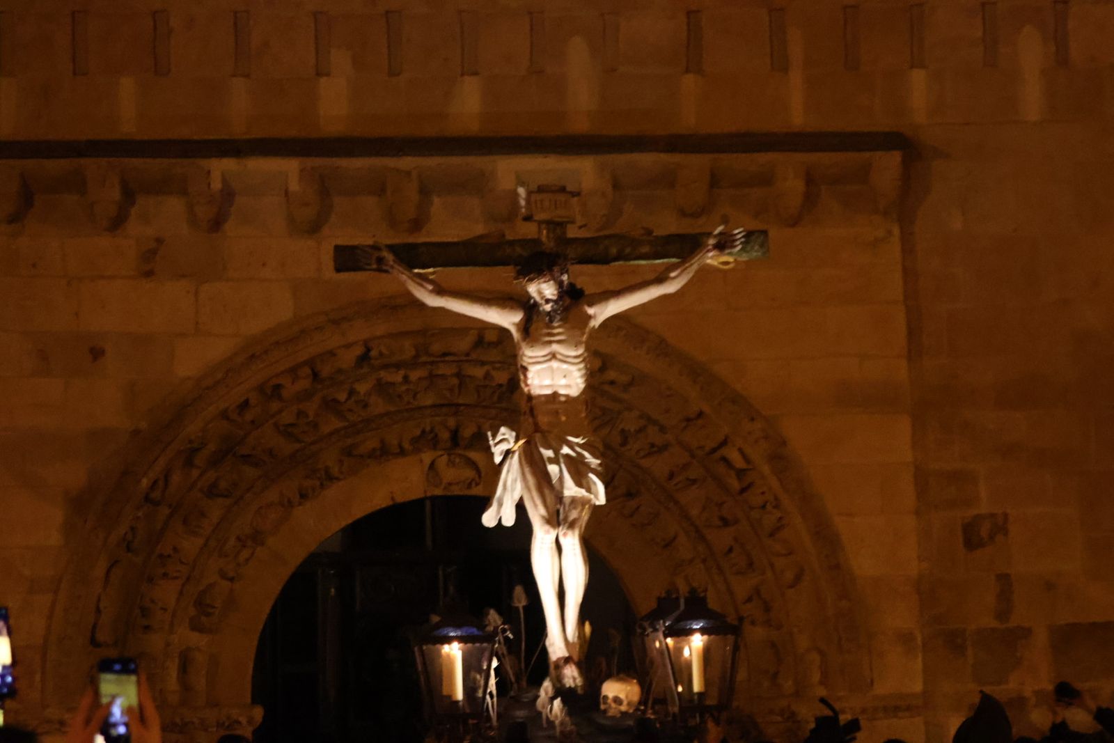 GALERÍA | Revive en imágenes la procesión de las Capas Pardas